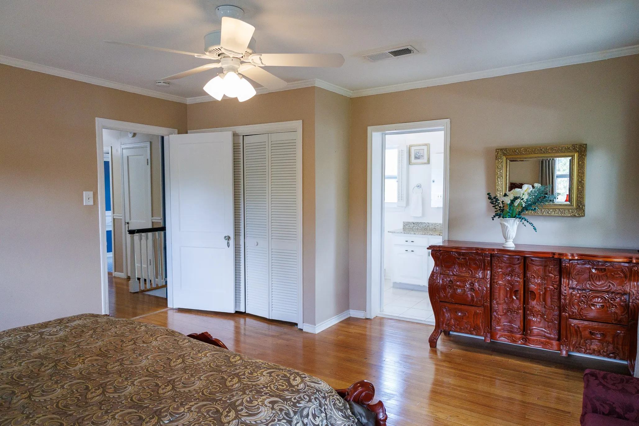Single Family Residence For Sale in Smith County , 1010 S Chilton Avenue, Tyler, Texas 75701, 3 Bedroom, 3 Bathroom, 2 Garage spaces, 2,776 Sqft, built in 1938, mls#21302019, Real Estate Agent in Tyler, Homes For Sale in Smith county, Homes For Sale in Tyler, Realtor in Tyler Texas, Real Estate Brokerage Independent Realty Texas, Luminita Cordes Realtor