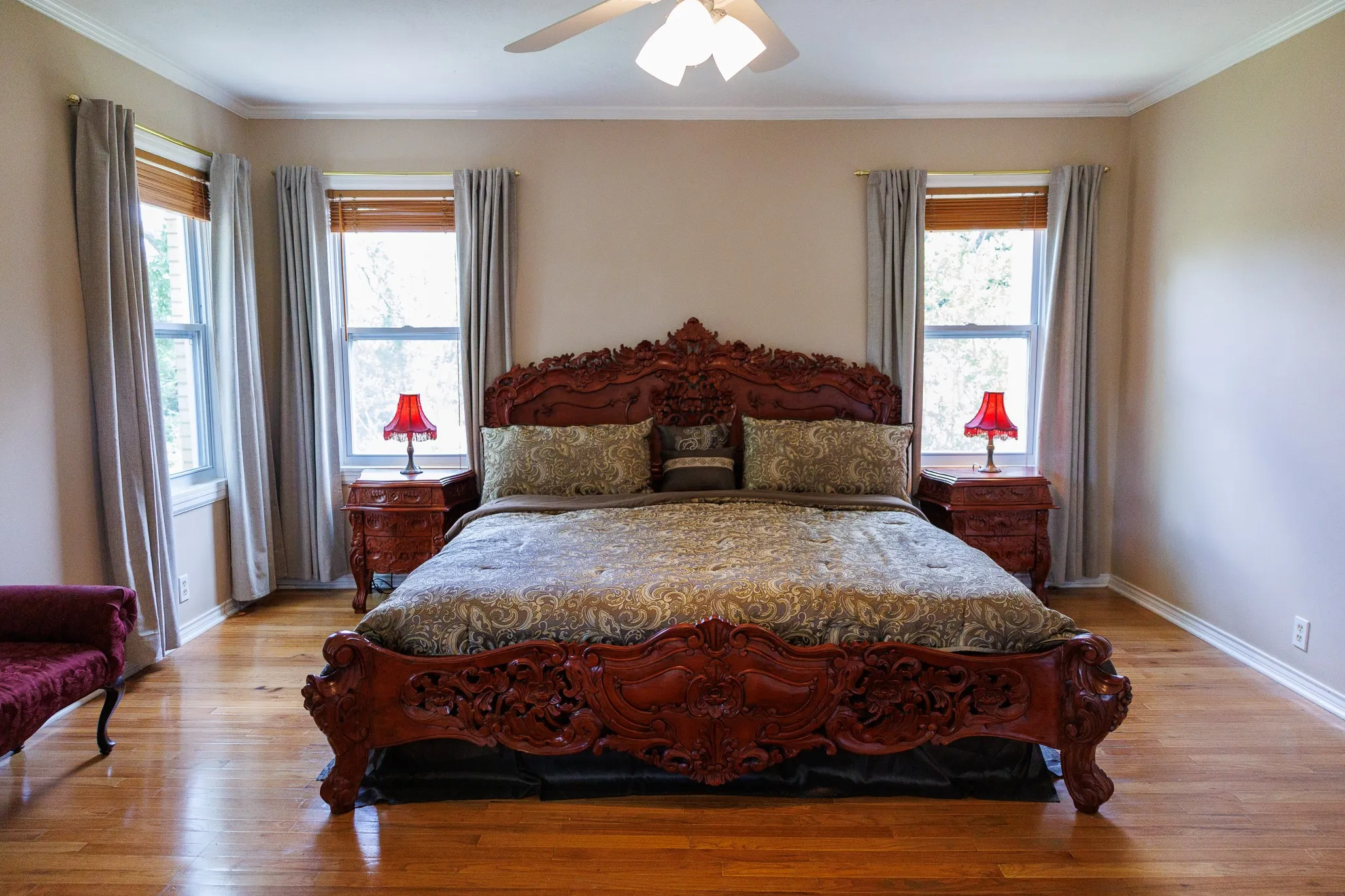 Single Family Residence For Sale in Smith County , 1010 S Chilton Avenue, Tyler, Texas 75701, 3 Bedroom, 3 Bathroom, 2 Garage spaces, 2,776 Sqft, built in 1938, mls#21302019, Real Estate Agent in Tyler, Homes For Sale in Smith county, Homes For Sale in Tyler, Realtor in Tyler Texas, Real Estate Brokerage Independent Realty Texas, Luminita Cordes Realtor
