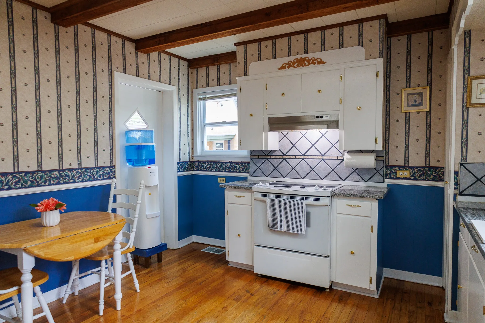 Single Family Residence For Sale in Smith County , 1010 S Chilton Avenue, Tyler, Texas 75701, 3 Bedroom, 3 Bathroom, 2 Garage spaces, 2,776 Sqft, built in 1938, mls#21302019, Real Estate Agent in Tyler, Homes For Sale in Smith county, Homes For Sale in Tyler, Realtor in Tyler Texas, Real Estate Brokerage Independent Realty Texas, Luminita Cordes Realtor