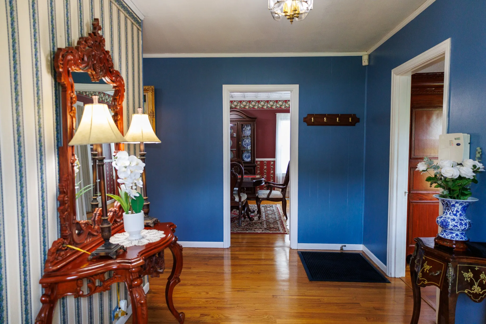 Single Family Residence For Sale in Smith County , 1010 S Chilton Avenue, Tyler, Texas 75701, 3 Bedroom, 3 Bathroom, 2 Garage spaces, 2,776 Sqft, built in 1938, mls#21302019, Real Estate Agent in Tyler, Homes For Sale in Smith county, Homes For Sale in Tyler, Realtor in Tyler Texas, Real Estate Brokerage Independent Realty Texas, Luminita Cordes Realtor