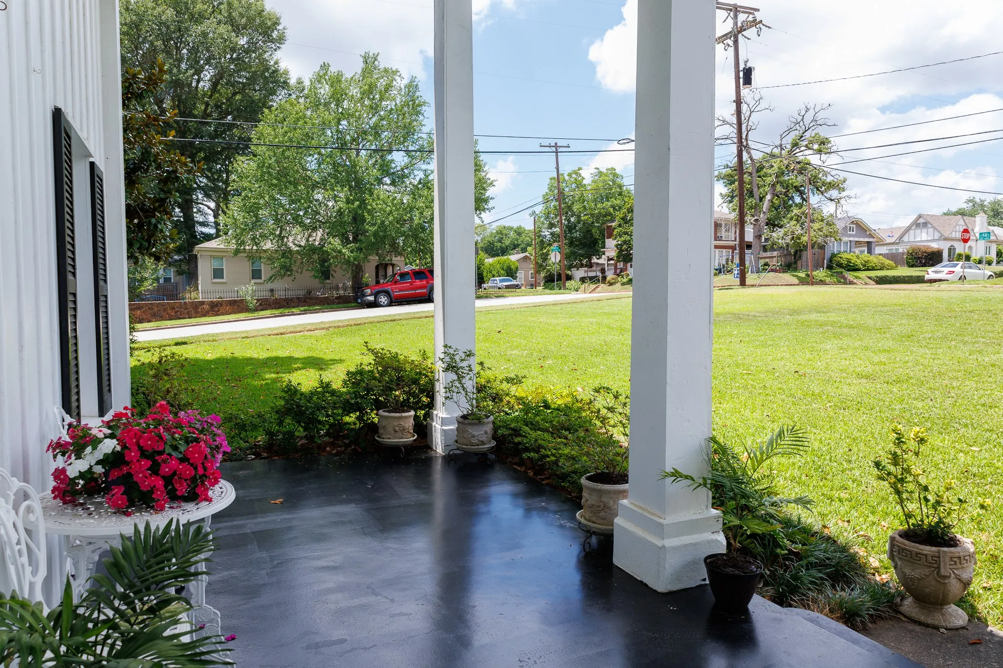 Single Family Residence For Sale in Smith County , 1010 S Chilton Avenue, Tyler, Texas 75701, 3 Bedroom, 3 Bathroom, 2 Garage spaces, 2,776 Sqft, built in 1938, mls#21302019, Real Estate Agent in Tyler, Homes For Sale in Smith county, Homes For Sale in Tyler, Realtor in Tyler Texas, Real Estate Brokerage Independent Realty Texas, Luminita Cordes Realtor