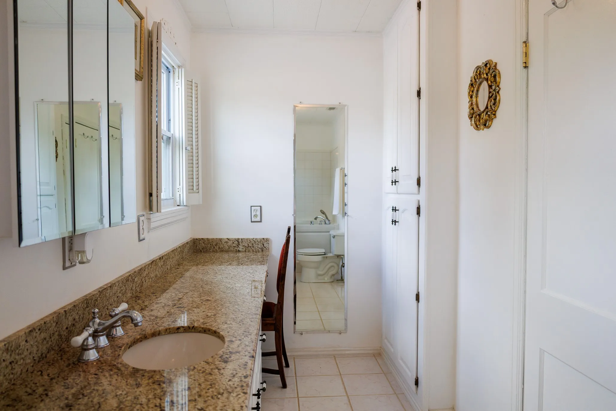 Single Family Residence For Sale in Smith County , 1010 S Chilton Avenue, Tyler, Texas 75701, 3 Bedroom, 3 Bathroom, 2 Garage spaces, 2,776 Sqft, built in 1938, mls#21302019, Real Estate Agent in Tyler, Homes For Sale in Smith county, Homes For Sale in Tyler, Realtor in Tyler Texas, Real Estate Brokerage Independent Realty Texas, Luminita Cordes Realtor