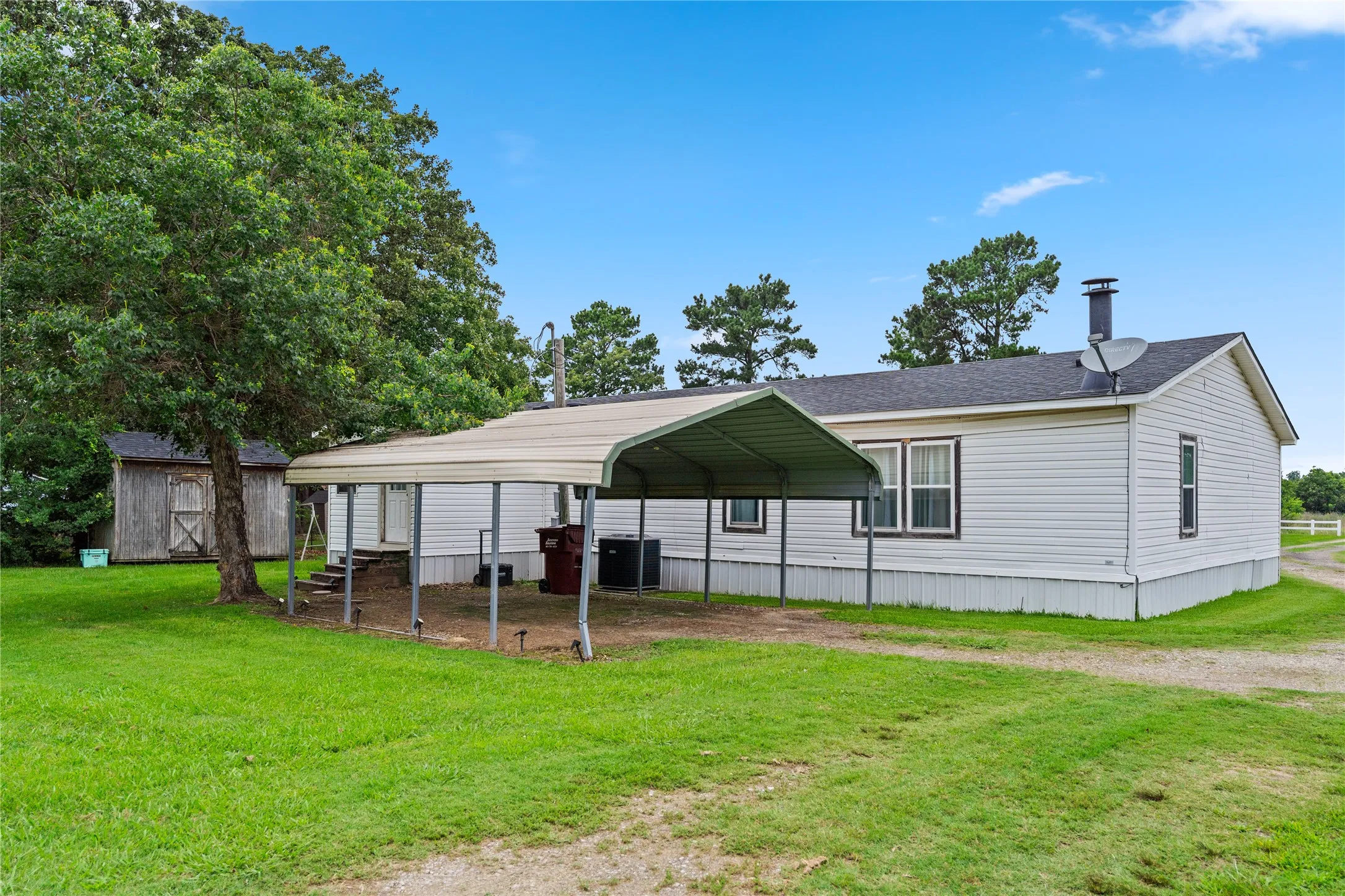 Mobile Home For Sale in Wood County , 214 Harris Lane, Yantis, Texas 75497, 3 Bedroom, 2 Bathroom, Garage spaces, 1,740 Sqft, built in 2000, mls#21305066, Real Estate Agent in Yantis, Homes For Sale in Wood county, Homes For Sale in Yantis, Realtor in Yantis Texas, Real Estate Brokerage Independent Realty Texas, Luminita Cordes Realtor