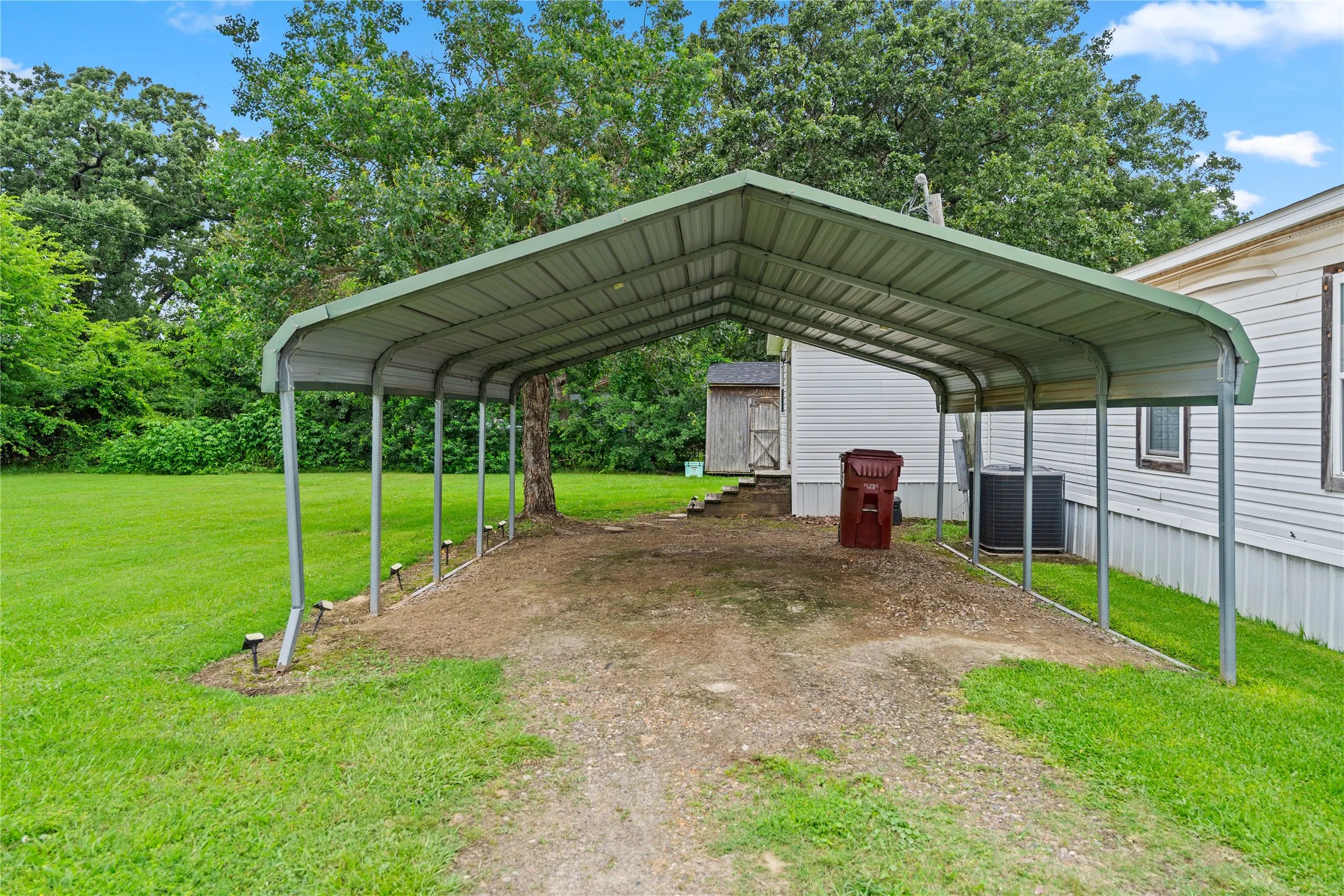 Mobile Home For Sale in Wood County , 214 Harris Lane, Yantis, Texas 75497, 3 Bedroom, 2 Bathroom, Garage spaces, 1,740 Sqft, built in 2000, mls#21305066, Real Estate Agent in Yantis, Homes For Sale in Wood county, Homes For Sale in Yantis, Realtor in Yantis Texas, Real Estate Brokerage Independent Realty Texas, Luminita Cordes Realtor