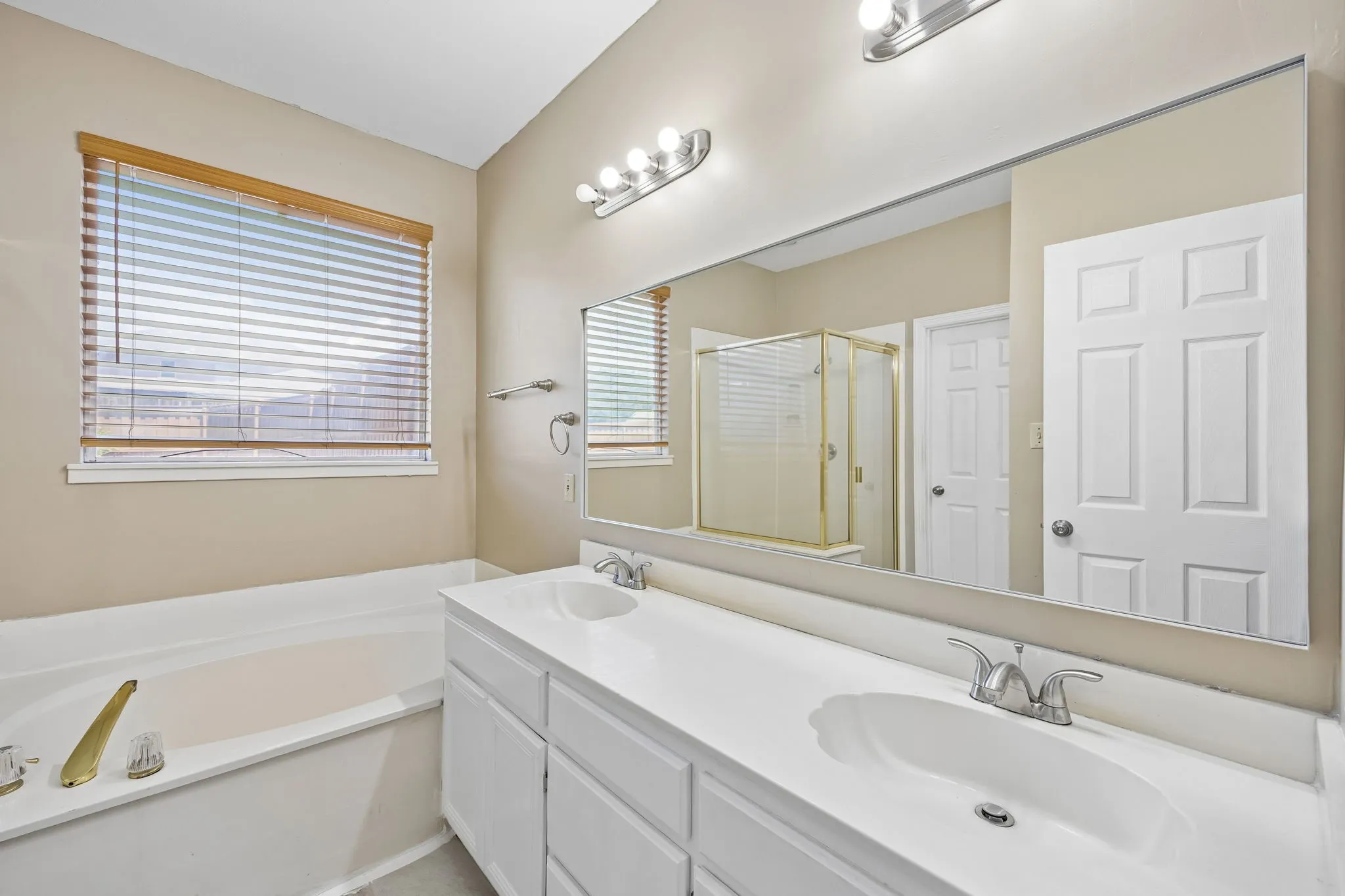 Primary Ensuite Bath