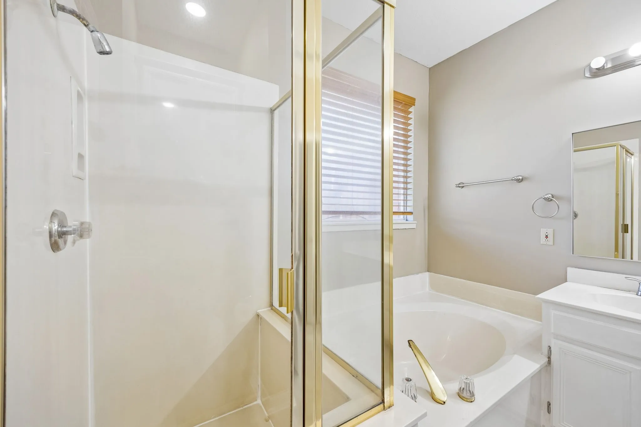 Primary Ensuite Bath