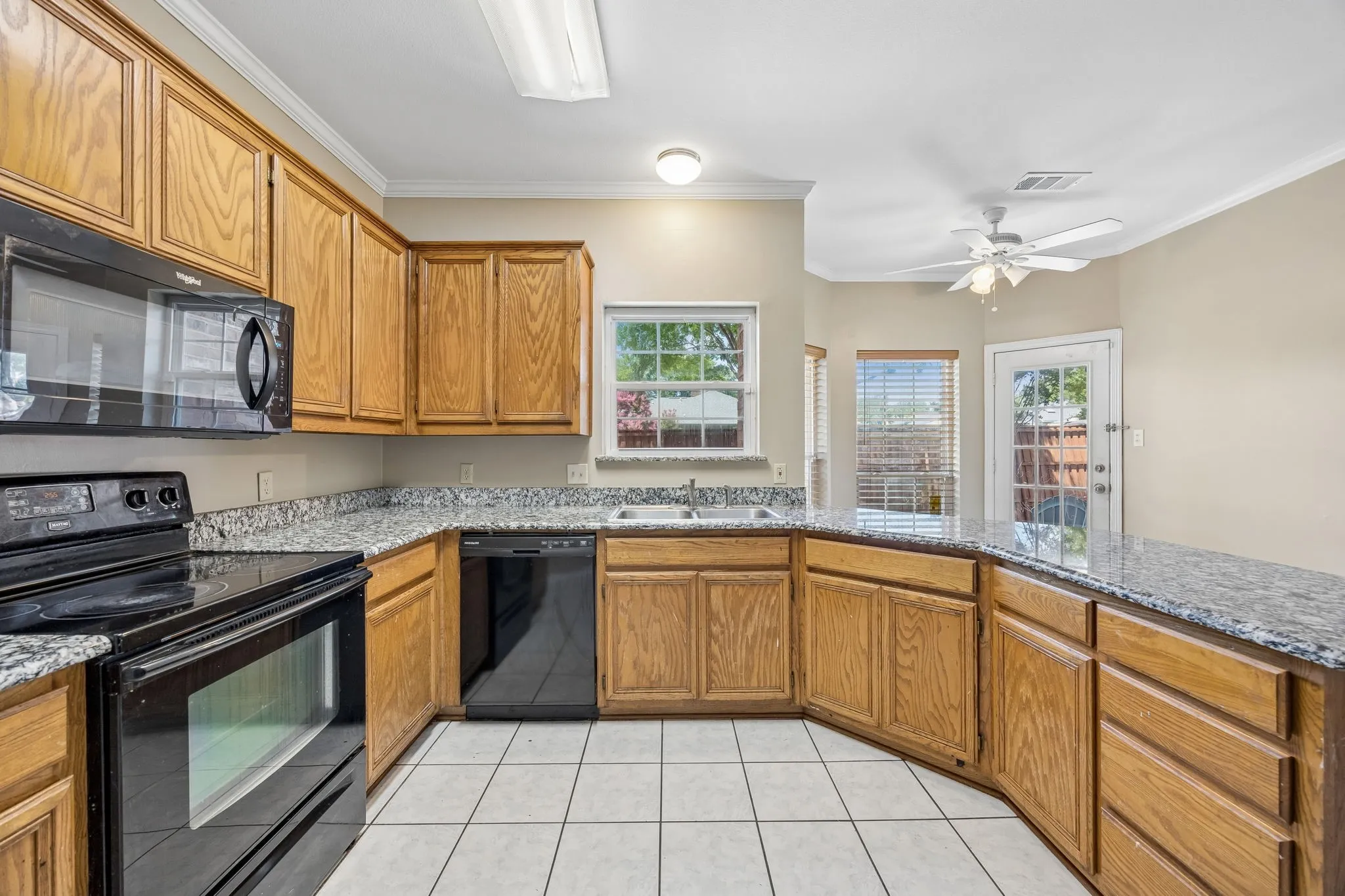 Single Family Residence For Sale in Collin County , 424 Graham Lane, Wylie, Texas 75098, 4 Bedroom, 3 Bathroom, 2 Garage spaces, 1,900 Sqft, built in 1992, mls#21302392, Real Estate Agent in Wylie, Homes For Sale in Collin county, Homes For Sale in Wylie, Realtor in Wylie Texas, Real Estate Brokerage Independent Realty Texas, Luminita Cordes Realtor