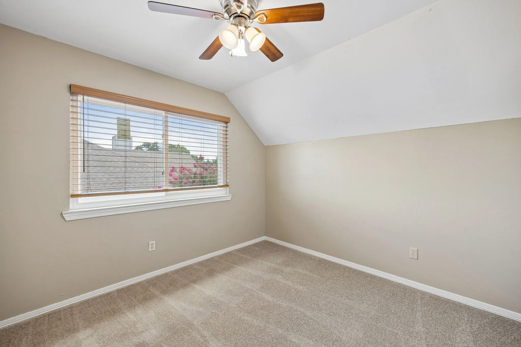 Single Family Residence For Sale in Collin County , 424 Graham Lane, Wylie, Texas 75098, 4 Bedroom, 3 Bathroom, 2 Garage spaces, 1,900 Sqft, built in 1992, mls#21302392, Real Estate Agent in Wylie, Homes For Sale in Collin county, Homes For Sale in Wylie, Realtor in Wylie Texas, Real Estate Brokerage Independent Realty Texas, Luminita Cordes Realtor