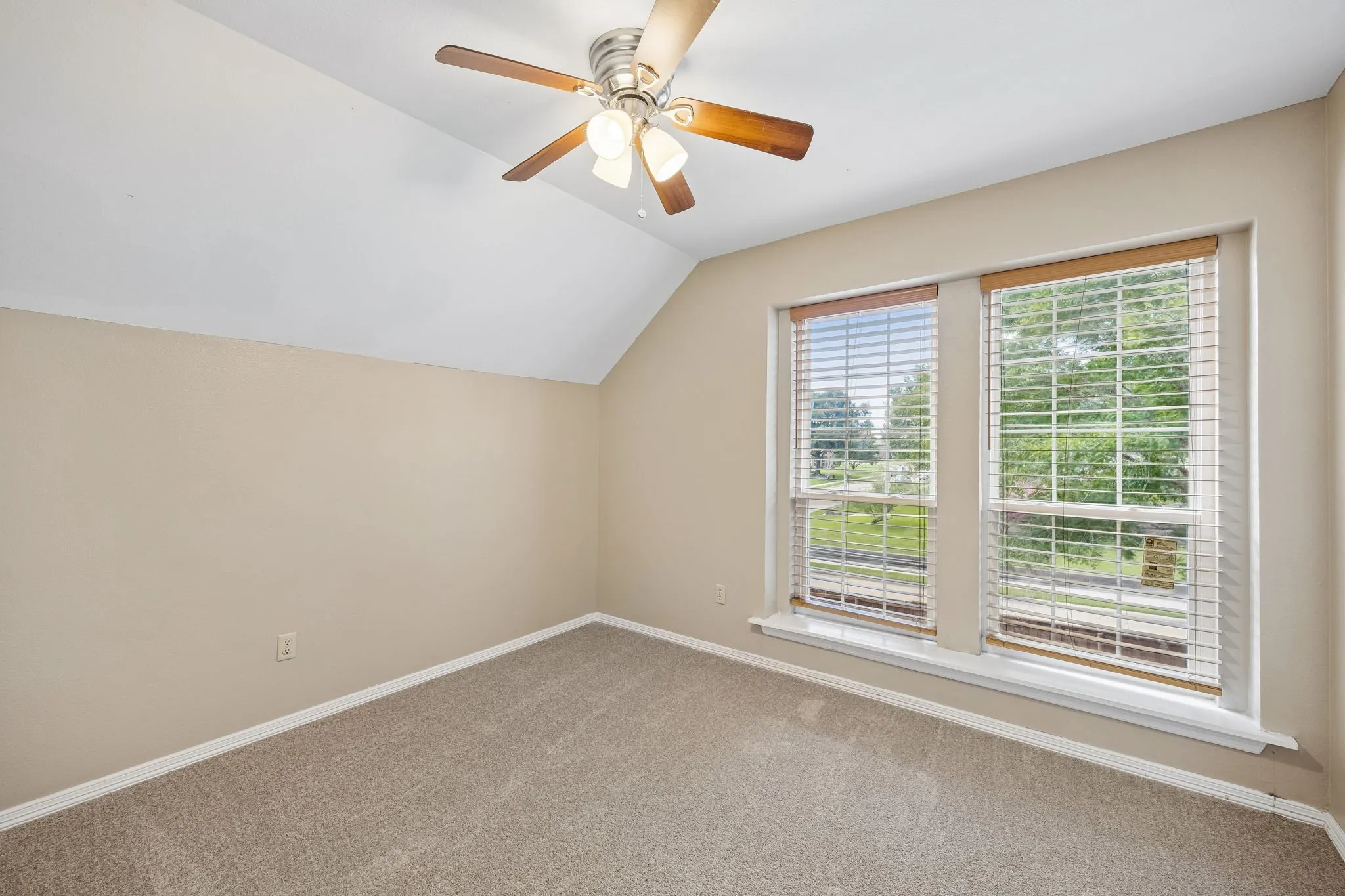 Single Family Residence For Sale in Collin County , 424 Graham Lane, Wylie, Texas 75098, 4 Bedroom, 3 Bathroom, 2 Garage spaces, 1,900 Sqft, built in 1992, mls#21302392, Real Estate Agent in Wylie, Homes For Sale in Collin county, Homes For Sale in Wylie, Realtor in Wylie Texas, Real Estate Brokerage Independent Realty Texas, Luminita Cordes Realtor