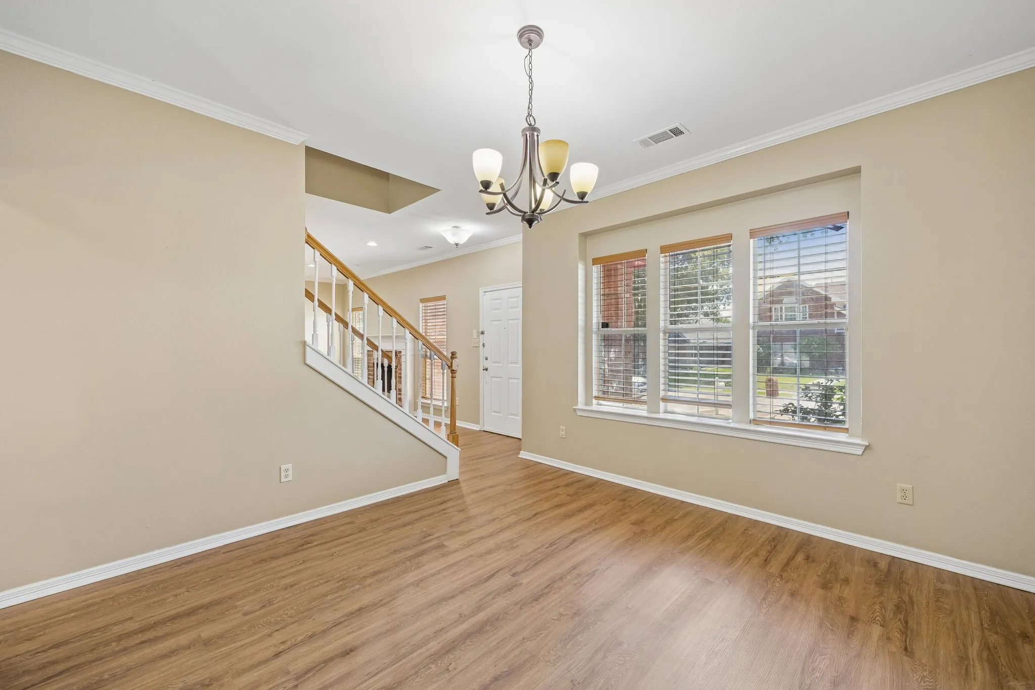 Single Family Residence For Sale in Collin County , 424 Graham Lane, Wylie, Texas 75098, 4 Bedroom, 3 Bathroom, 2 Garage spaces, 1,900 Sqft, built in 1992, mls#21302392, Real Estate Agent in Wylie, Homes For Sale in Collin county, Homes For Sale in Wylie, Realtor in Wylie Texas, Real Estate Brokerage Independent Realty Texas, Luminita Cordes Realtor