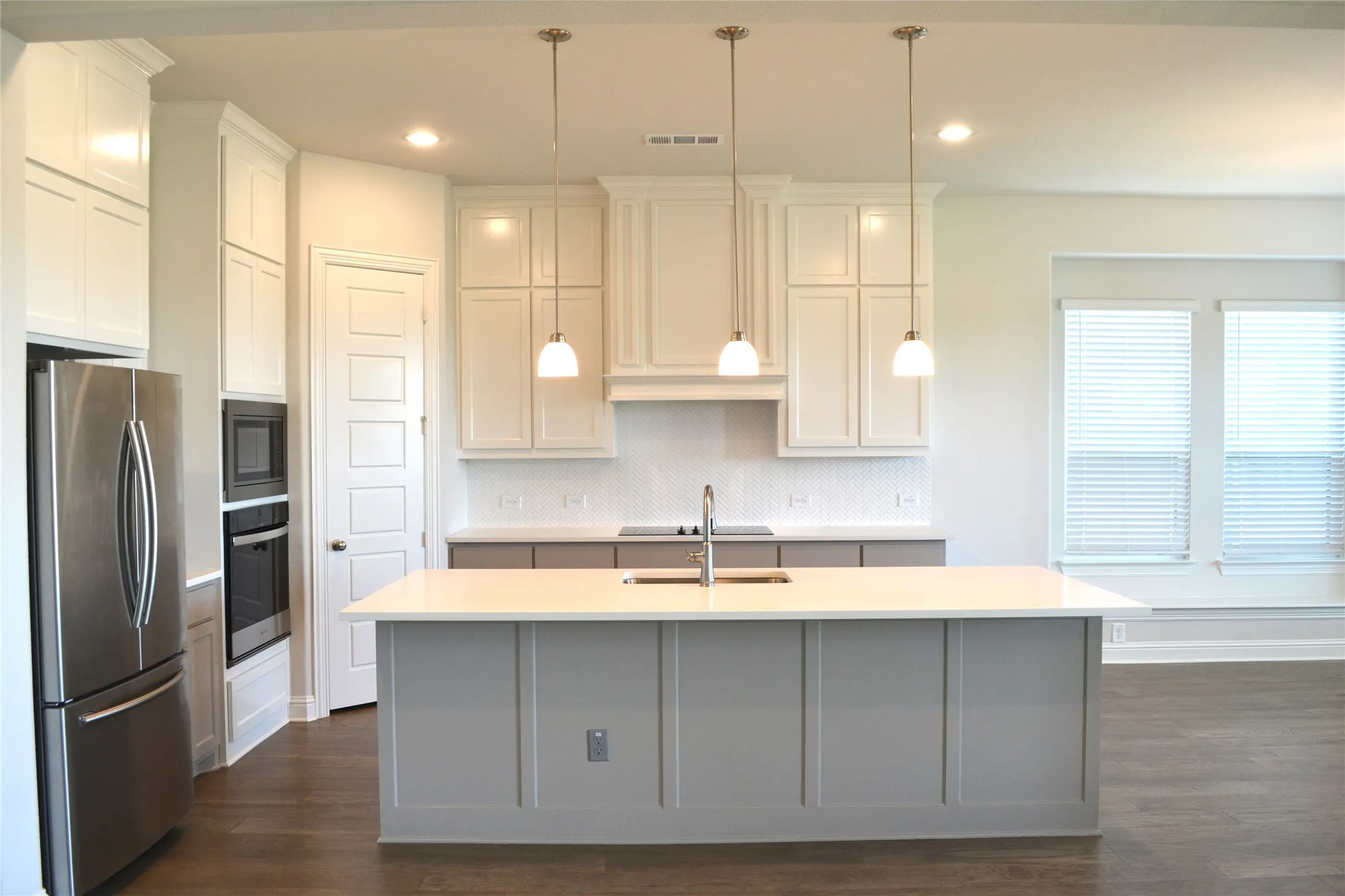 Single Family Residence For Sale in Ellis County , 3834 Foot Hills Drive, Midlothian, Texas 76065, 4 Bedroom, 4 Bathroom, 2 Garage spaces, 2,789 Sqft, built in 2024, mls#21302185, Real Estate Agent in Midlothian, Homes For Sale in Ellis county, Homes For Sale in Midlothian, Realtor in Midlothian Texas, Real Estate Brokerage Independent Realty Texas, Luminita Cordes Realtor