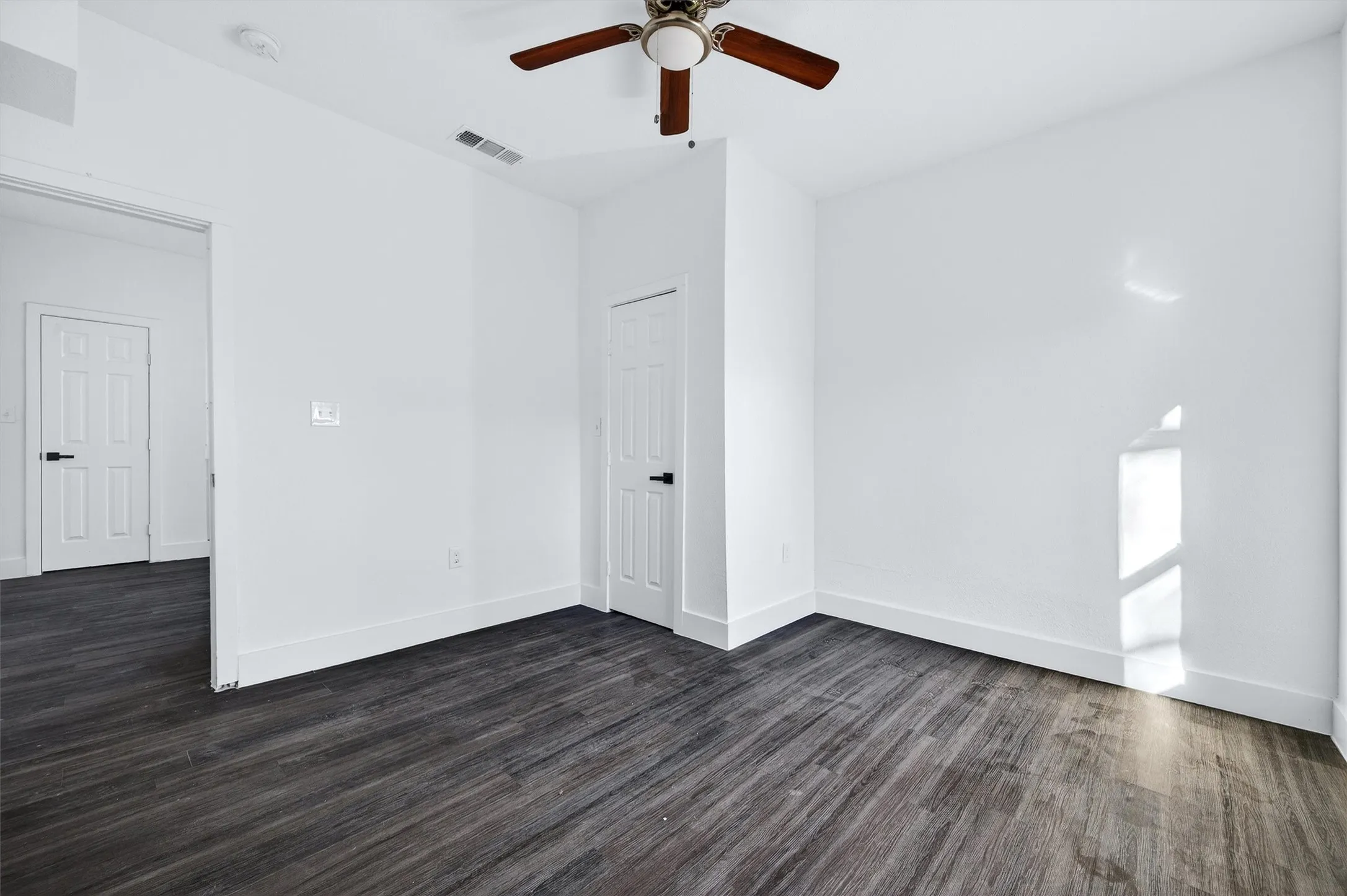 Single Family Residence For Rent in Grayson County , 710 E Lamar Street, Sherman, Texas 75090, 3 Bedroom, 2 Bathroom, Garage spaces, 1,374 Sqft, built in 1935, mls#21306584, Real Estate Agent in Sherman, Homes For Rent in Grayson county, Homes For Rent in Sherman, Realtor in Sherman Texas, Real Estate Brokerage Independent Realty Texas, Luminita Cordes Realtor