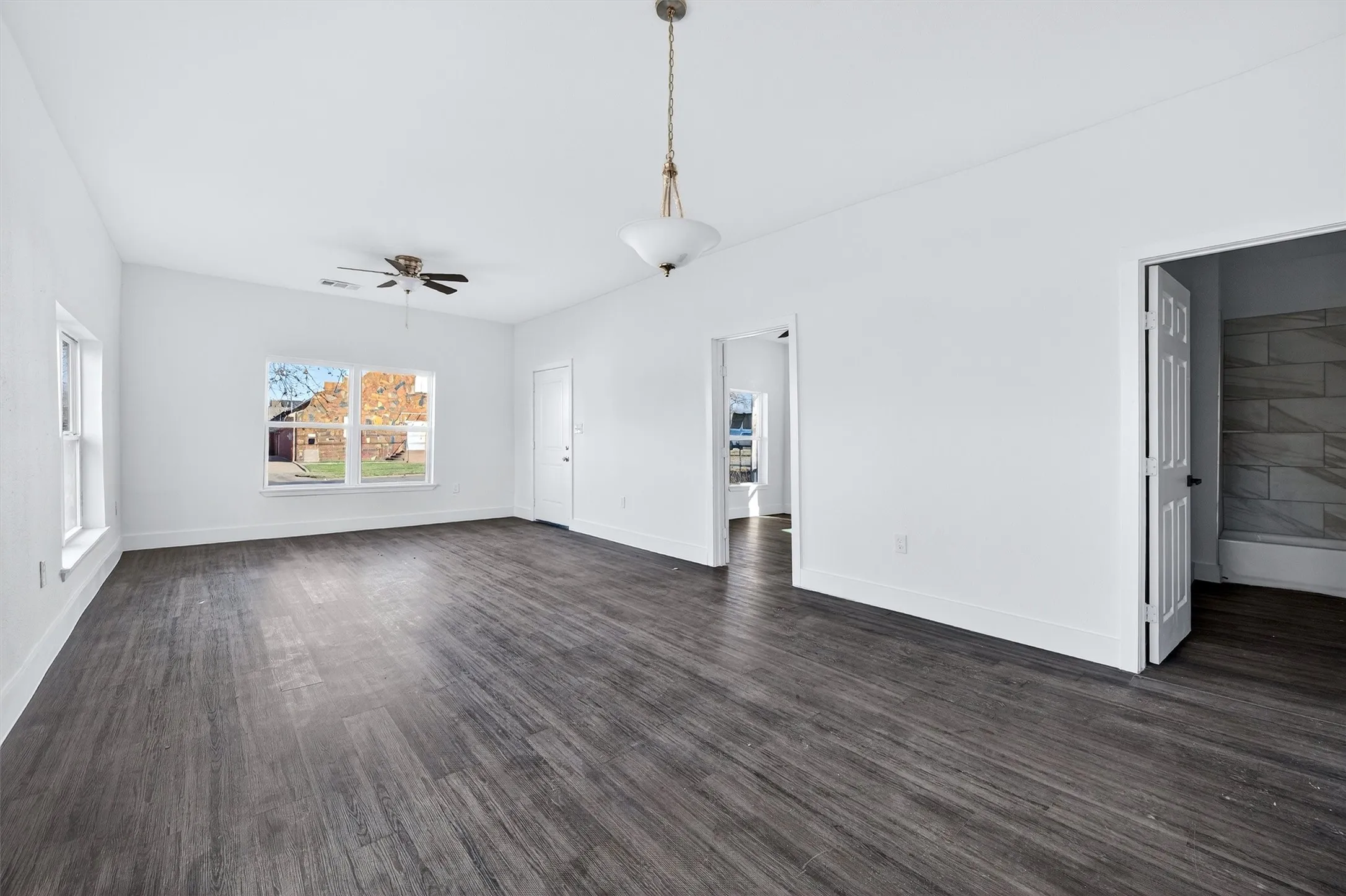 Single Family Residence For Rent in Grayson County , 710 E Lamar Street, Sherman, Texas 75090, 3 Bedroom, 2 Bathroom, Garage spaces, 1,374 Sqft, built in 1935, mls#21306584, Real Estate Agent in Sherman, Homes For Rent in Grayson county, Homes For Rent in Sherman, Realtor in Sherman Texas, Real Estate Brokerage Independent Realty Texas, Luminita Cordes Realtor