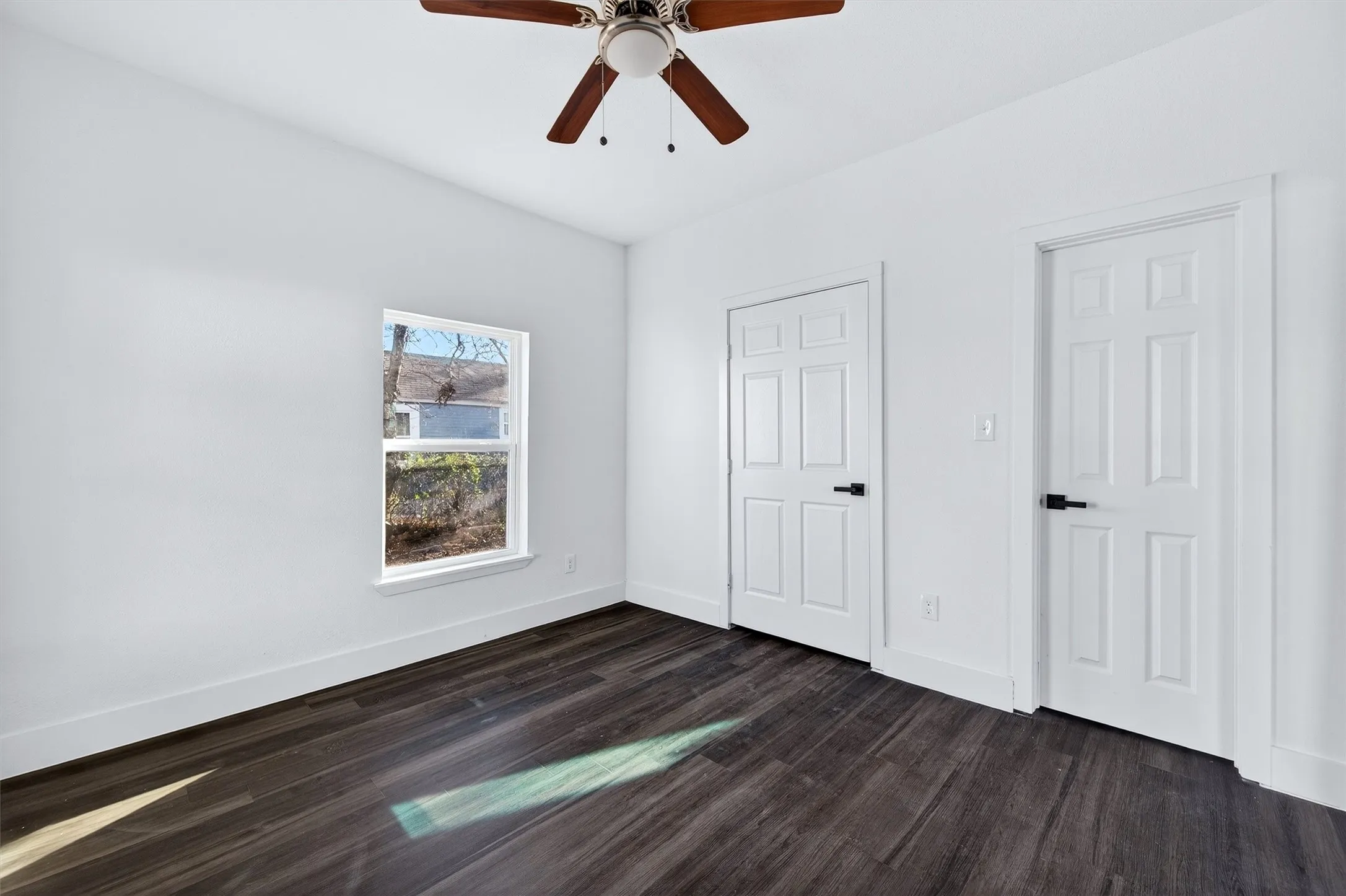 Single Family Residence For Rent in Grayson County , 710 E Lamar Street, Sherman, Texas 75090, 3 Bedroom, 2 Bathroom, Garage spaces, 1,374 Sqft, built in 1935, mls#21306584, Real Estate Agent in Sherman, Homes For Rent in Grayson county, Homes For Rent in Sherman, Realtor in Sherman Texas, Real Estate Brokerage Independent Realty Texas, Luminita Cordes Realtor