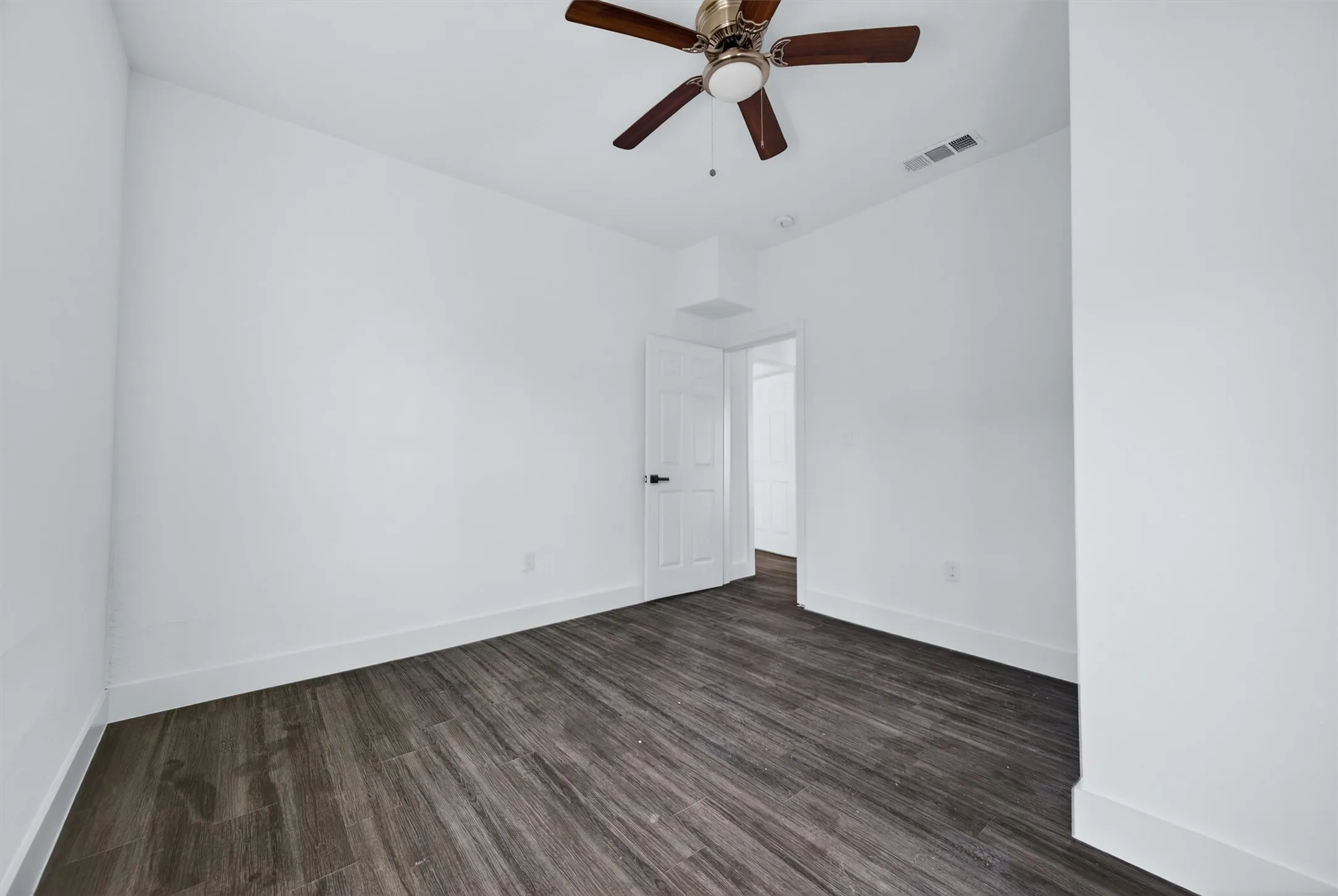 Single Family Residence For Rent in Grayson County , 710 E Lamar Street, Sherman, Texas 75090, 3 Bedroom, 2 Bathroom, Garage spaces, 1,374 Sqft, built in 1935, mls#21306584, Real Estate Agent in Sherman, Homes For Rent in Grayson county, Homes For Rent in Sherman, Realtor in Sherman Texas, Real Estate Brokerage Independent Realty Texas, Luminita Cordes Realtor