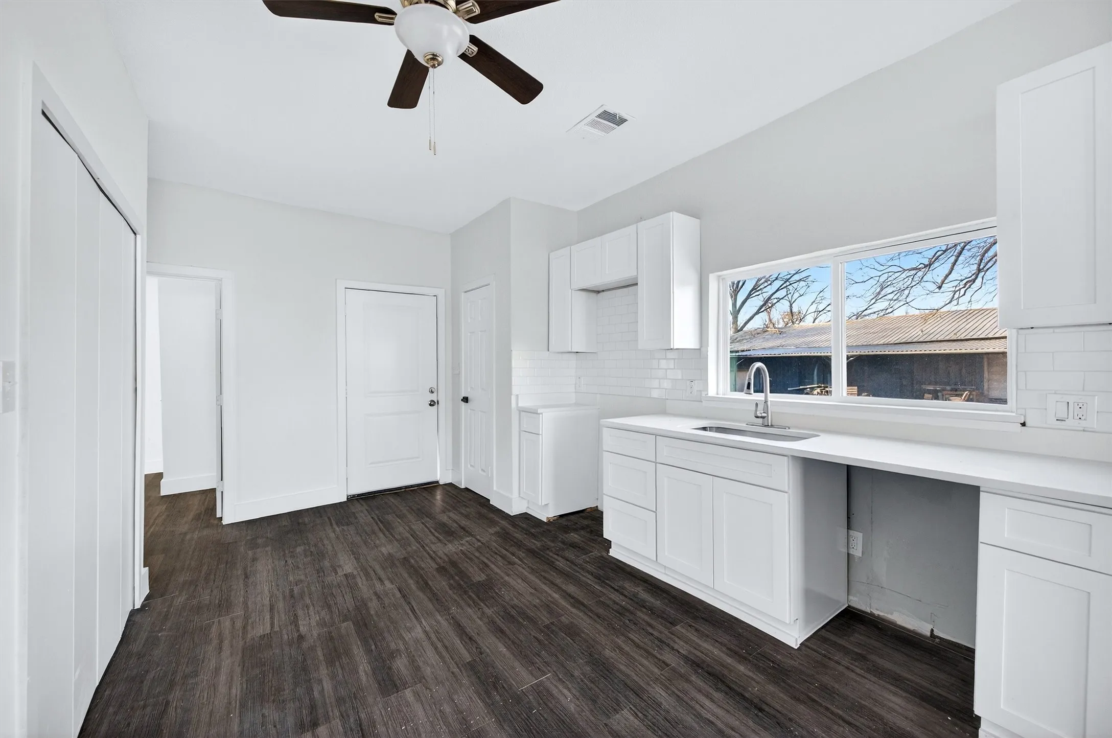 Single Family Residence For Rent in Grayson County , 710 E Lamar Street, Sherman, Texas 75090, 3 Bedroom, 2 Bathroom, Garage spaces, 1,374 Sqft, built in 1935, mls#21306584, Real Estate Agent in Sherman, Homes For Rent in Grayson county, Homes For Rent in Sherman, Realtor in Sherman Texas, Real Estate Brokerage Independent Realty Texas, Luminita Cordes Realtor
