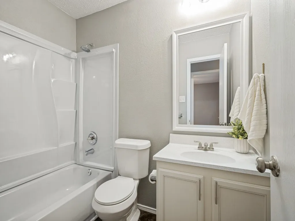 Single Family Residence For Sale in Tarrant County , 5521 Camarillo Drive, Fort Worth, Texas 76244, 3 Bedrooms, 2 Bathrooms, 2 Garage spaces, 1,644 Sqft, built in 2002, Price $280,000, mls#21305349, Real Estate Agent in Fort Worth, Homes For Sale in Tarrant county, Homes For Sale in Fort Worth, Realtor in Fort Worth Texas, Real Estate Brokerage Independent Realty Texas, Luminita Cordes Realtor