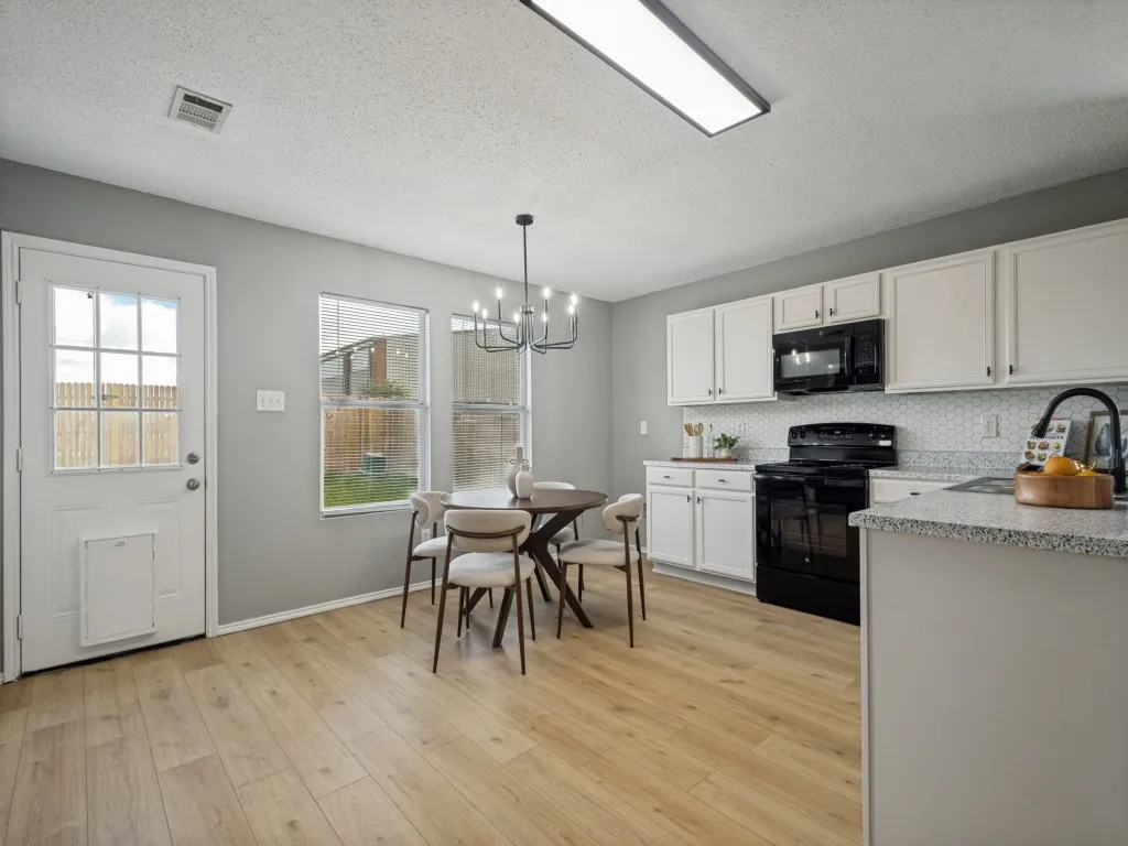 Single Family Residence For Sale in Tarrant County , 5521 Camarillo Drive, Fort Worth, Texas 76244, 3 Bedrooms, 2 Bathrooms, 2 Garage spaces, 1,644 Sqft, built in 2002, Price $280,000, mls#21305349, Real Estate Agent in Fort Worth, Homes For Sale in Tarrant county, Homes For Sale in Fort Worth, Realtor in Fort Worth Texas, Real Estate Brokerage Independent Realty Texas, Luminita Cordes Realtor