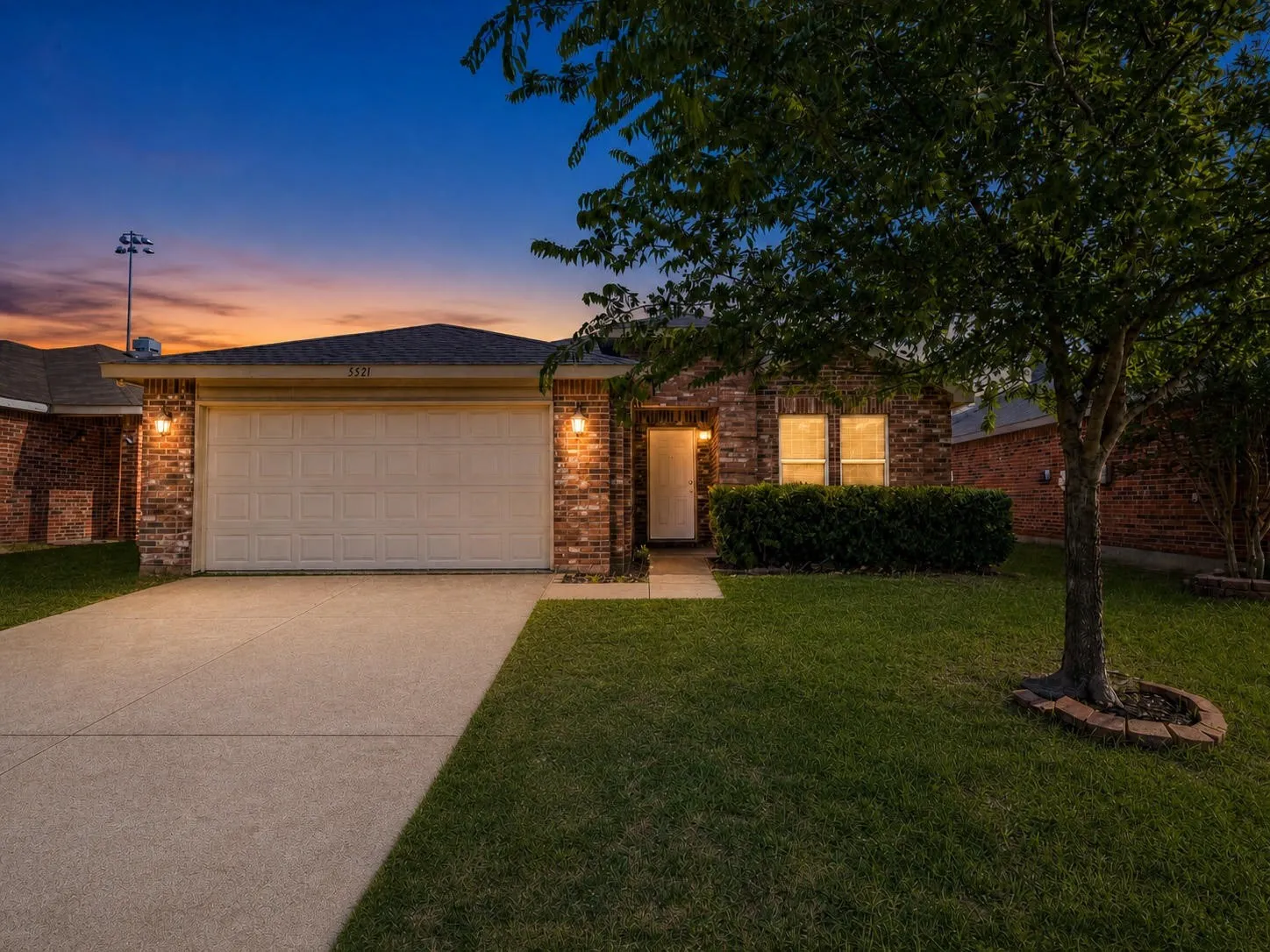 Single Family Residence For Sale in Tarrant County , 5521 Camarillo Drive, Fort Worth, Texas 76244, 3 Bedrooms, 2 Bathrooms, 2 Garage spaces, 1,644 Sqft, built in 2002, Price $280,000, mls#21305349, Real Estate Agent in Fort Worth, Homes For Sale in Tarrant county, Homes For Sale in Fort Worth, Realtor in Fort Worth Texas, Real Estate Brokerage Independent Realty Texas, Luminita Cordes Realtor