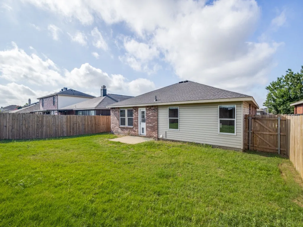 Single Family Residence For Sale in Tarrant County , 5521 Camarillo Drive, Fort Worth, Texas 76244, 3 Bedrooms, 2 Bathrooms, 2 Garage spaces, 1,644 Sqft, built in 2002, Price $280,000, mls#21305349, Real Estate Agent in Fort Worth, Homes For Sale in Tarrant county, Homes For Sale in Fort Worth, Realtor in Fort Worth Texas, Real Estate Brokerage Independent Realty Texas, Luminita Cordes Realtor