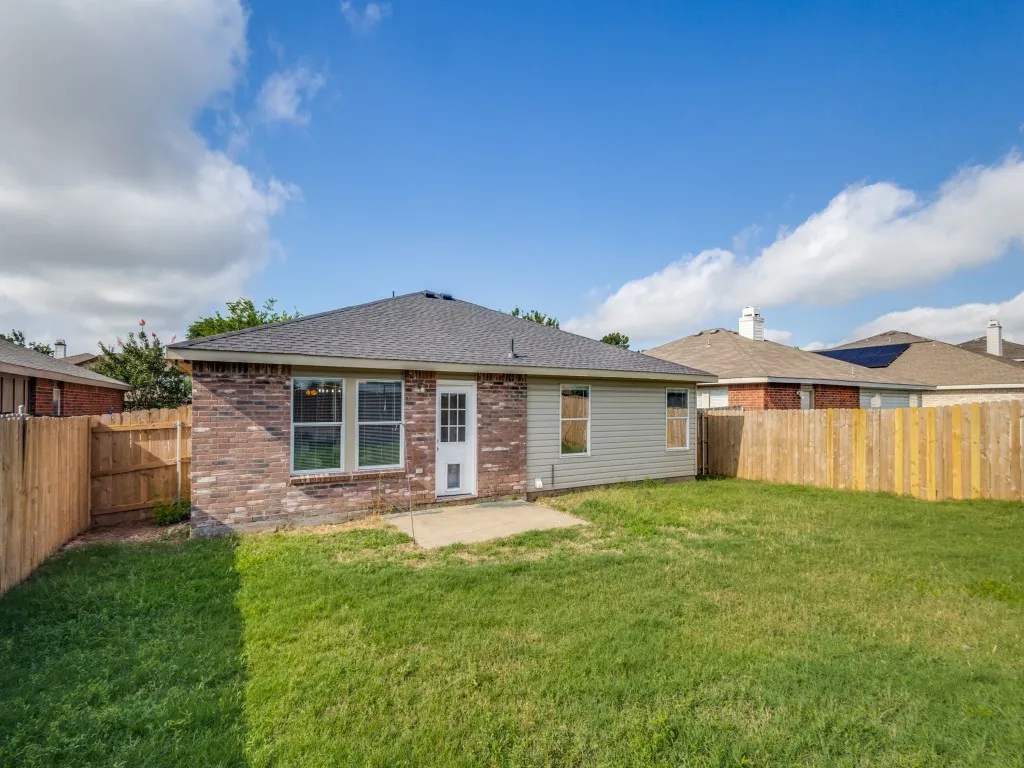 Single Family Residence For Sale in Tarrant County , 5521 Camarillo Drive, Fort Worth, Texas 76244, 3 Bedrooms, 2 Bathrooms, 2 Garage spaces, 1,644 Sqft, built in 2002, Price $280,000, mls#21305349, Real Estate Agent in Fort Worth, Homes For Sale in Tarrant county, Homes For Sale in Fort Worth, Realtor in Fort Worth Texas, Real Estate Brokerage Independent Realty Texas, Luminita Cordes Realtor