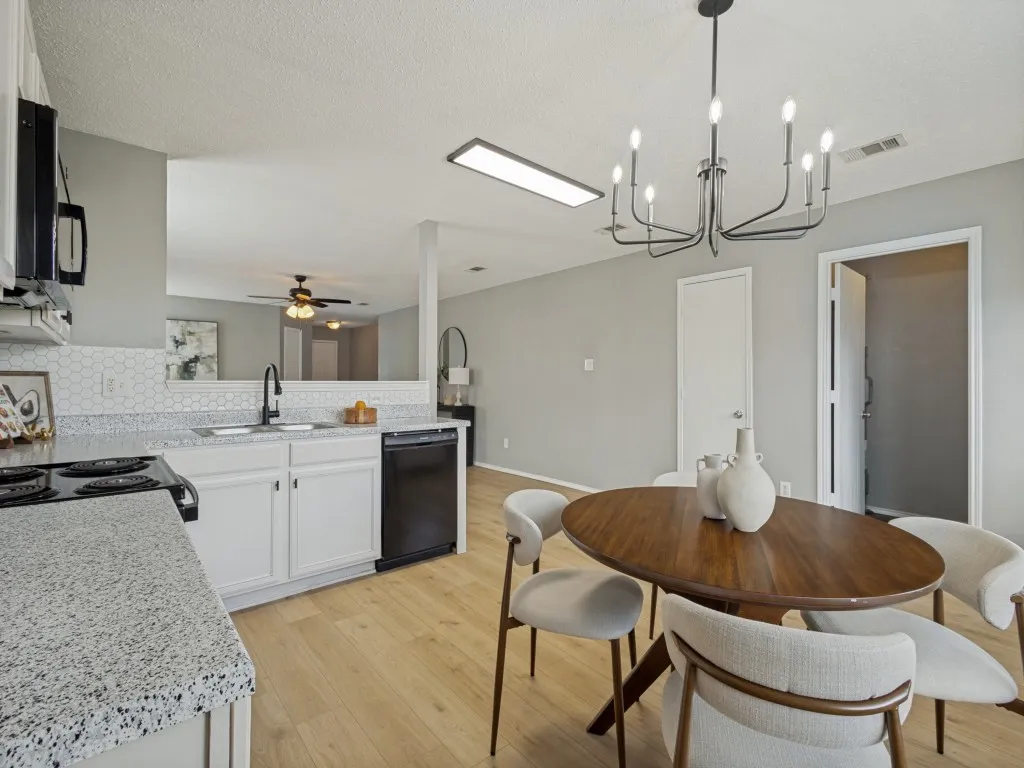 Single Family Residence For Sale in Tarrant County , 5521 Camarillo Drive, Fort Worth, Texas 76244, 3 Bedrooms, 2 Bathrooms, 2 Garage spaces, 1,644 Sqft, built in 2002, Price $280,000, mls#21305349, Real Estate Agent in Fort Worth, Homes For Sale in Tarrant county, Homes For Sale in Fort Worth, Realtor in Fort Worth Texas, Real Estate Brokerage Independent Realty Texas, Luminita Cordes Realtor