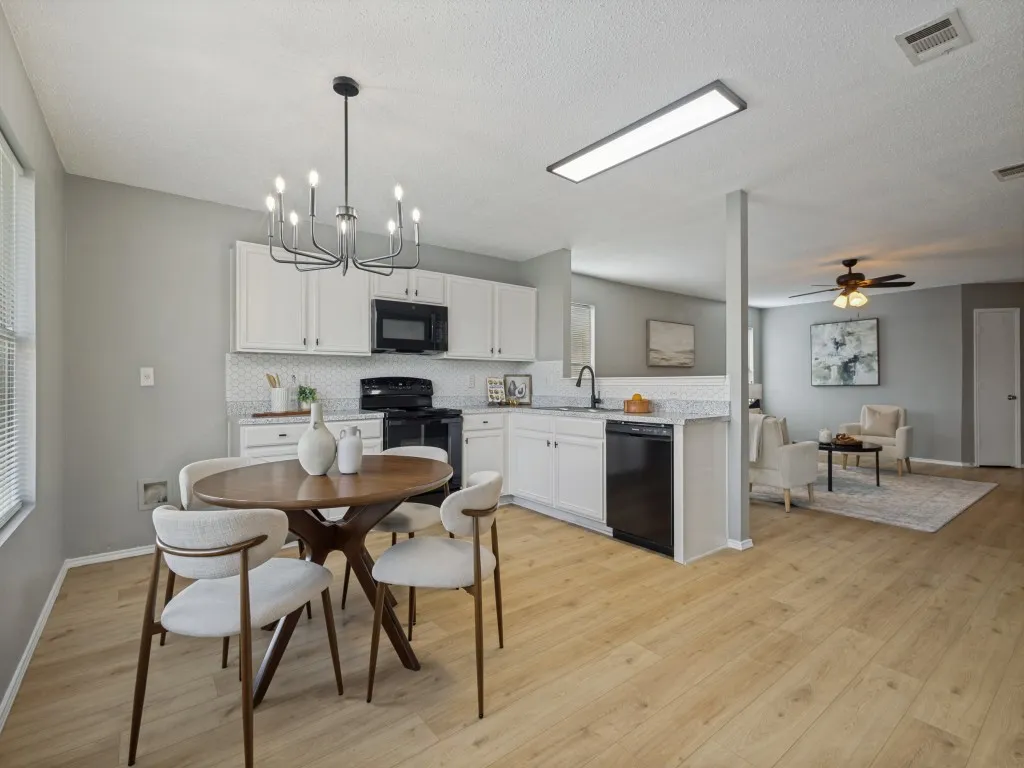 Single Family Residence For Sale in Tarrant County , 5521 Camarillo Drive, Fort Worth, Texas 76244, 3 Bedrooms, 2 Bathrooms, 2 Garage spaces, 1,644 Sqft, built in 2002, Price $280,000, mls#21305349, Real Estate Agent in Fort Worth, Homes For Sale in Tarrant county, Homes For Sale in Fort Worth, Realtor in Fort Worth Texas, Real Estate Brokerage Independent Realty Texas, Luminita Cordes Realtor