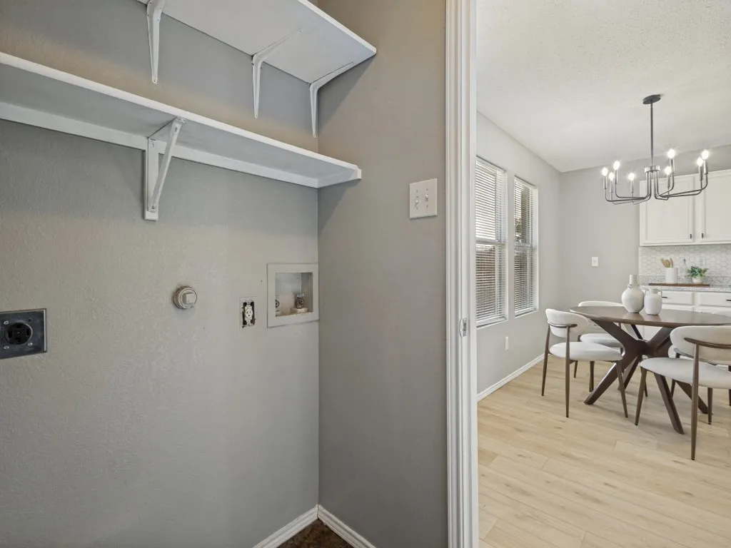 Single Family Residence For Sale in Tarrant County , 5521 Camarillo Drive, Fort Worth, Texas 76244, 3 Bedrooms, 2 Bathrooms, 2 Garage spaces, 1,644 Sqft, built in 2002, Price $280,000, mls#21305349, Real Estate Agent in Fort Worth, Homes For Sale in Tarrant county, Homes For Sale in Fort Worth, Realtor in Fort Worth Texas, Real Estate Brokerage Independent Realty Texas, Luminita Cordes Realtor