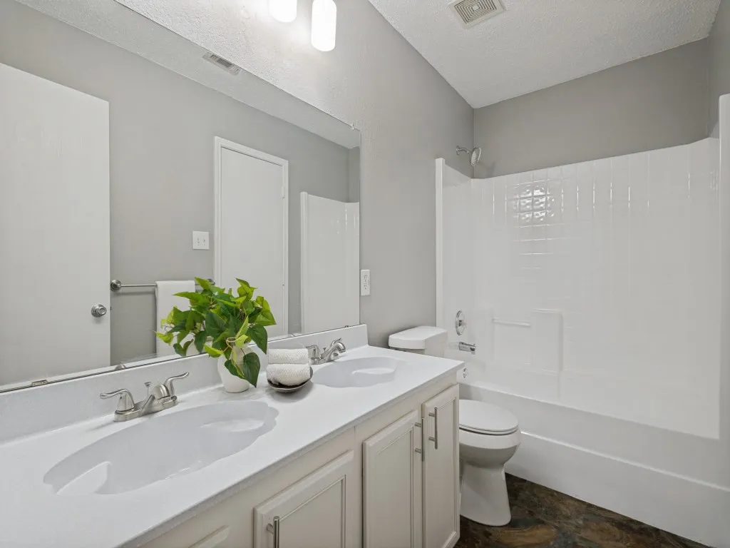 Single Family Residence For Sale in Tarrant County , 5521 Camarillo Drive, Fort Worth, Texas 76244, 3 Bedrooms, 2 Bathrooms, 2 Garage spaces, 1,644 Sqft, built in 2002, Price $280,000, mls#21305349, Real Estate Agent in Fort Worth, Homes For Sale in Tarrant county, Homes For Sale in Fort Worth, Realtor in Fort Worth Texas, Real Estate Brokerage Independent Realty Texas, Luminita Cordes Realtor