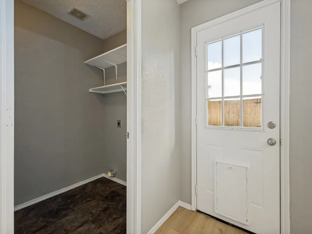 Single Family Residence For Sale in Tarrant County , 5521 Camarillo Drive, Fort Worth, Texas 76244, 3 Bedrooms, 2 Bathrooms, 2 Garage spaces, 1,644 Sqft, built in 2002, Price $280,000, mls#21305349, Real Estate Agent in Fort Worth, Homes For Sale in Tarrant county, Homes For Sale in Fort Worth, Realtor in Fort Worth Texas, Real Estate Brokerage Independent Realty Texas, Luminita Cordes Realtor