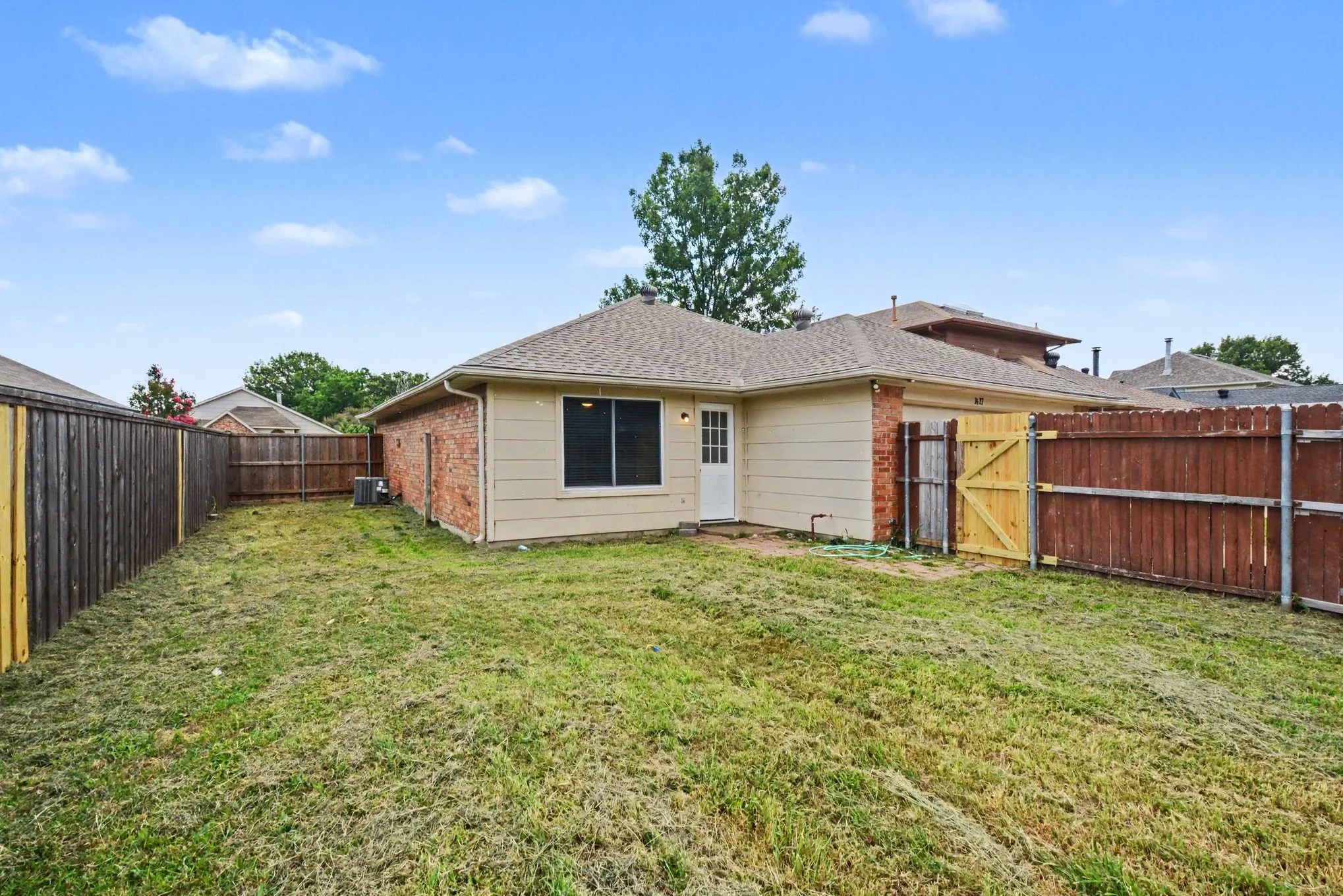 Single Family Residence For Rent in Dallas County , 1417 Stillmeadow Drive, Mesquite, Texas 75181, 3 Bedroom, 2 Bathroom, 2 Garage spaces, 1,251 Sqft, built in 1991, mls#21297773, Real Estate Agent in Mesquite, Homes For Rent in Dallas county, Homes For Rent in Mesquite, Realtor in Mesquite Texas, Real Estate Brokerage Independent Realty Texas, Luminita Cordes Realtor