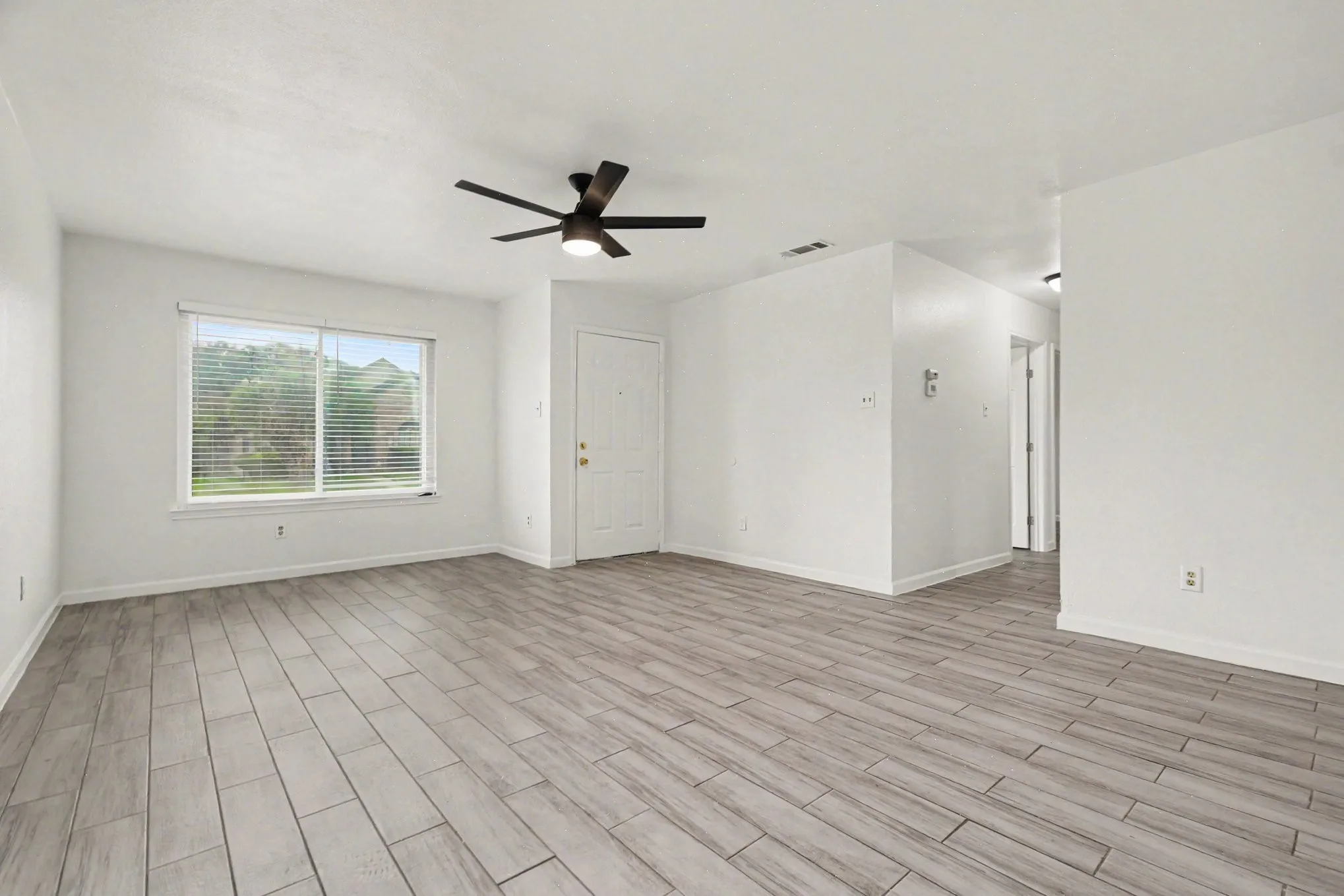 Single Family Residence For Rent in Dallas County , 1417 Stillmeadow Drive, Mesquite, Texas 75181, 3 Bedroom, 2 Bathroom, 2 Garage spaces, 1,251 Sqft, built in 1991, mls#21297773, Real Estate Agent in Mesquite, Homes For Rent in Dallas county, Homes For Rent in Mesquite, Realtor in Mesquite Texas, Real Estate Brokerage Independent Realty Texas, Luminita Cordes Realtor