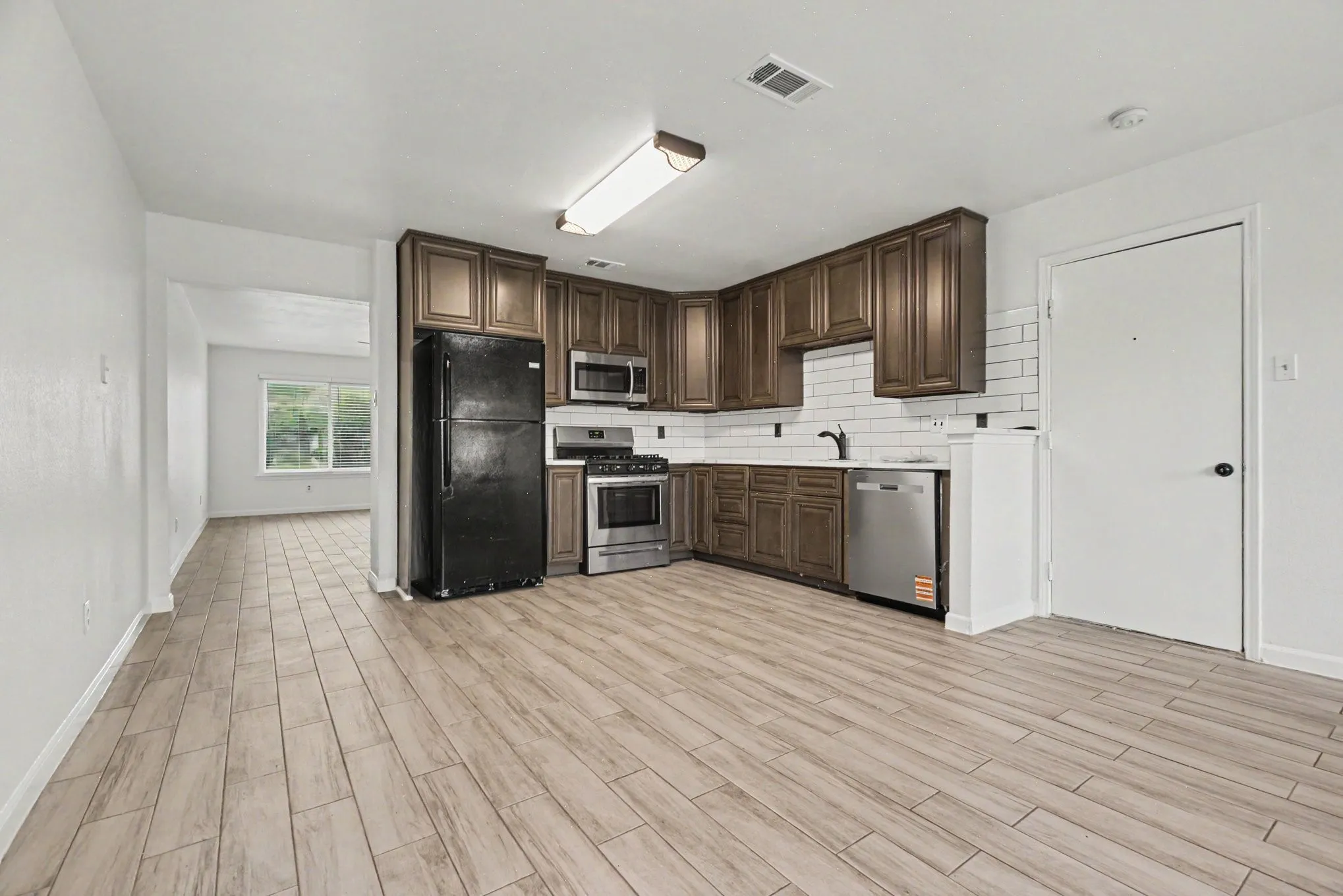 Single Family Residence For Rent in Dallas County , 1417 Stillmeadow Drive, Mesquite, Texas 75181, 3 Bedroom, 2 Bathroom, 2 Garage spaces, 1,251 Sqft, built in 1991, mls#21297773, Real Estate Agent in Mesquite, Homes For Rent in Dallas county, Homes For Rent in Mesquite, Realtor in Mesquite Texas, Real Estate Brokerage Independent Realty Texas, Luminita Cordes Realtor