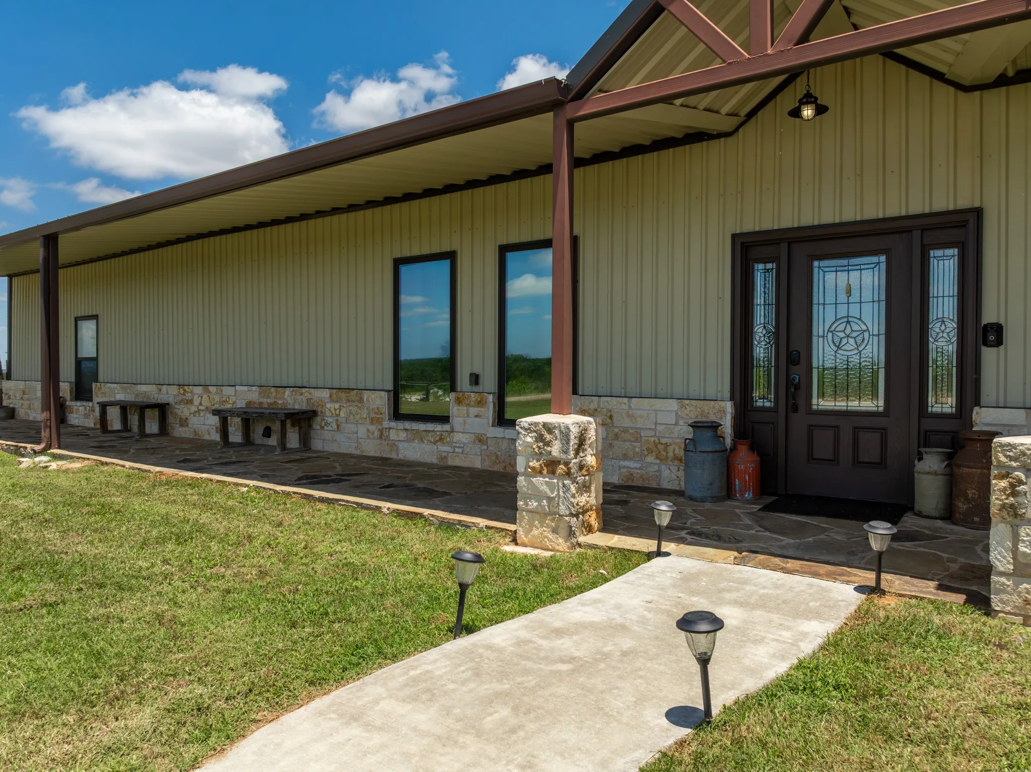 Single Family Residence For Sale in Bosque County , 372 County Road 2547, Meridian, Texas 76665, 4 Bedroom, 3 Bathroom, 3 Garage spaces, 2,800 Sqft, built in 2021, mls#21306569, Real Estate Agent in Meridian, Homes For Sale in Bosque county, Homes For Sale in Meridian, Realtor in Meridian Texas, Real Estate Brokerage Independent Realty Texas, Luminita Cordes Realtor
