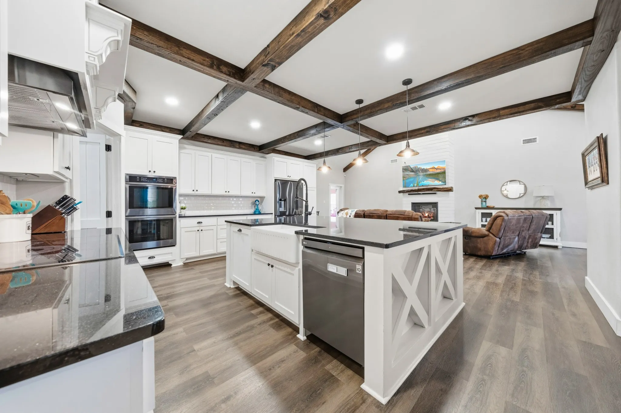 Single Family Residence For Sale in Bosque County , 372 County Road 2547, Meridian, Texas 76665, 4 Bedroom, 3 Bathroom, 3 Garage spaces, 2,800 Sqft, built in 2021, mls#21306569, Real Estate Agent in Meridian, Homes For Sale in Bosque county, Homes For Sale in Meridian, Realtor in Meridian Texas, Real Estate Brokerage Independent Realty Texas, Luminita Cordes Realtor