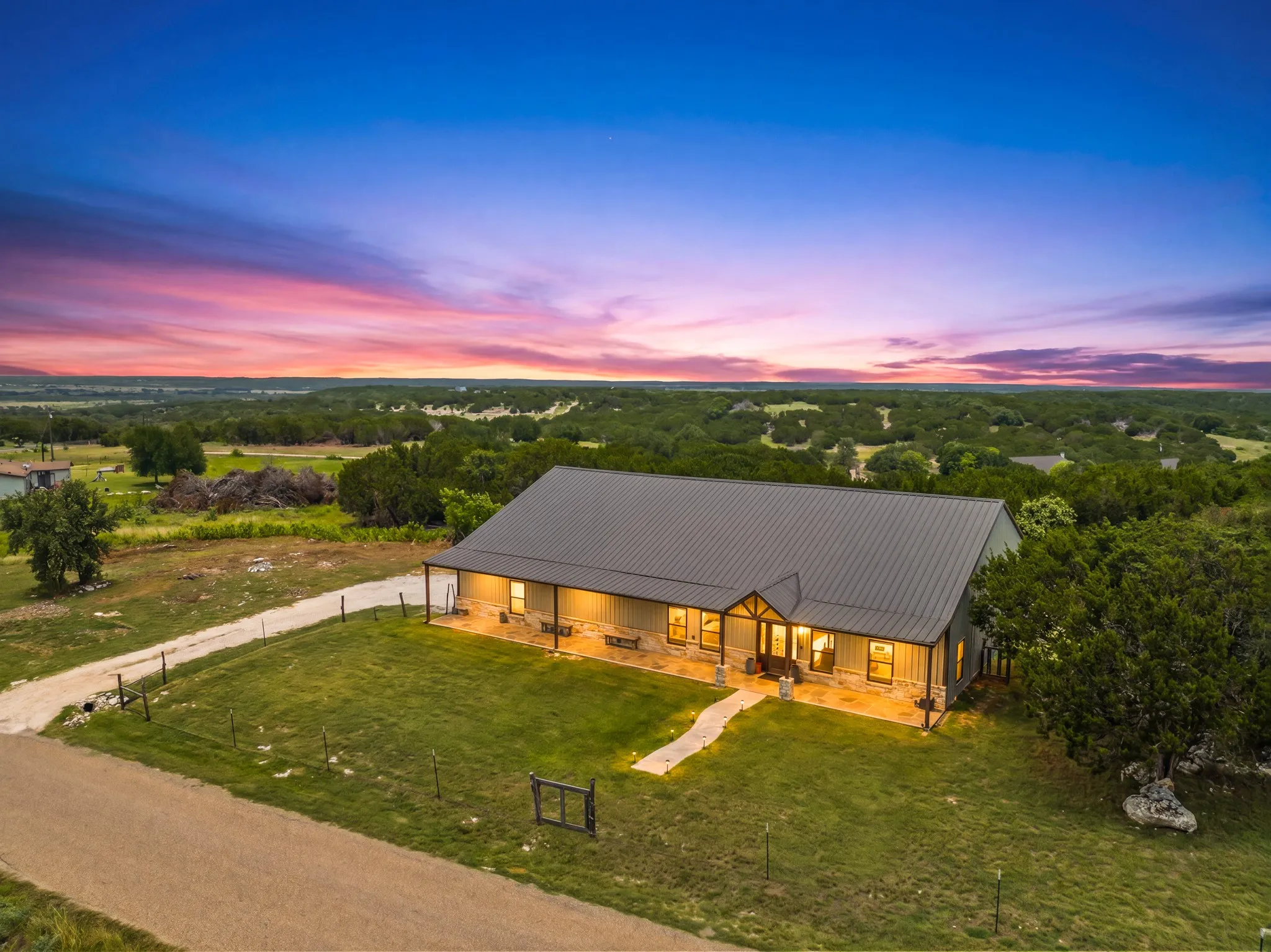 Single Family Residence For Sale in Bosque County , 372 County Road 2547, Meridian, Texas 76665, 4 Bedroom, 3 Bathroom, 3 Garage spaces, 2,800 Sqft, built in 2021, mls#21306569, Real Estate Agent in Meridian, Homes For Sale in Bosque county, Homes For Sale in Meridian, Realtor in Meridian Texas, Real Estate Brokerage Independent Realty Texas, Luminita Cordes Realtor
