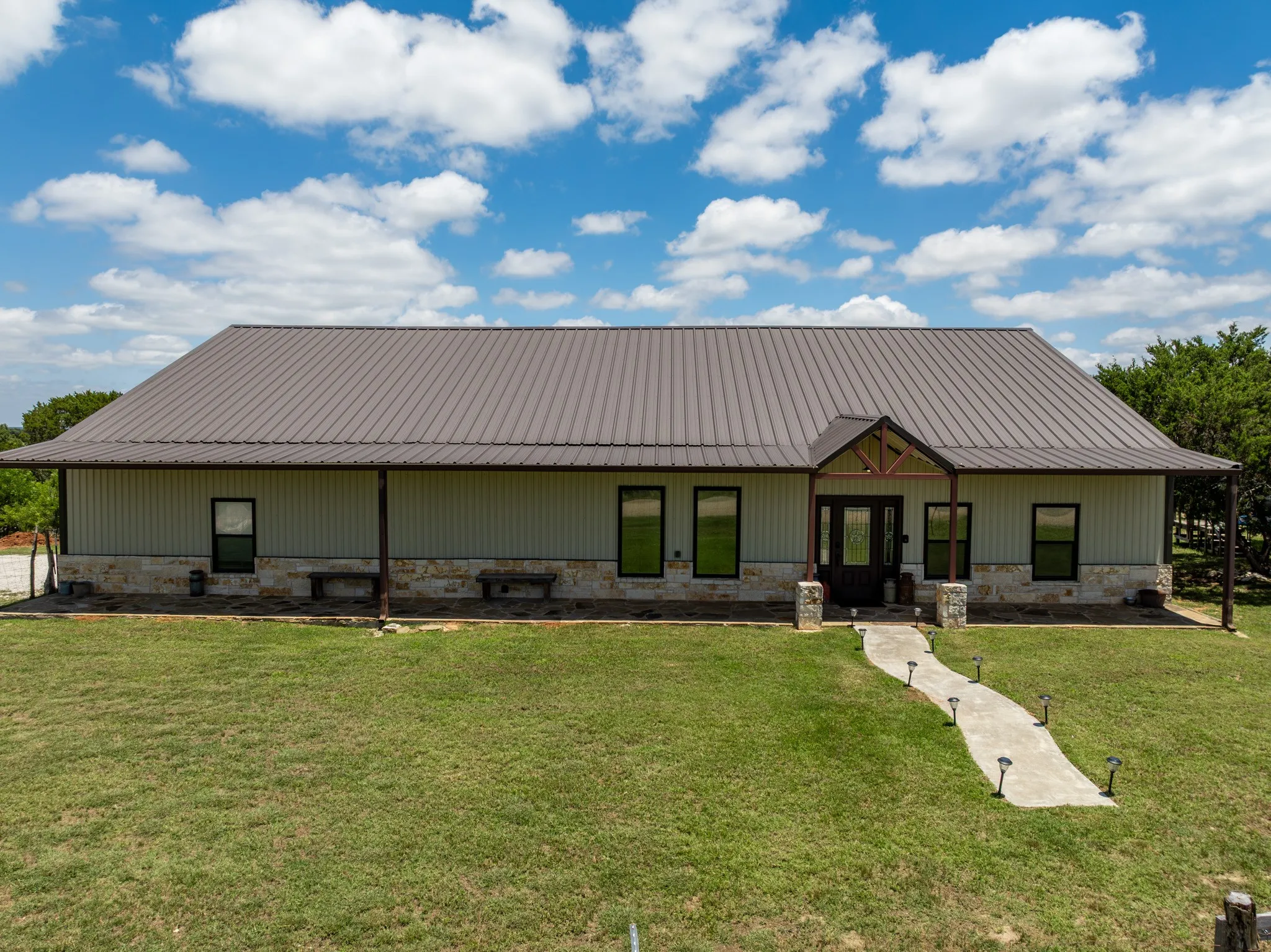 Single Family Residence For Sale in Bosque County , 372 County Road 2547, Meridian, Texas 76665, 4 Bedroom, 3 Bathroom, 3 Garage spaces, 2,800 Sqft, built in 2021, mls#21306569, Real Estate Agent in Meridian, Homes For Sale in Bosque county, Homes For Sale in Meridian, Realtor in Meridian Texas, Real Estate Brokerage Independent Realty Texas, Luminita Cordes Realtor