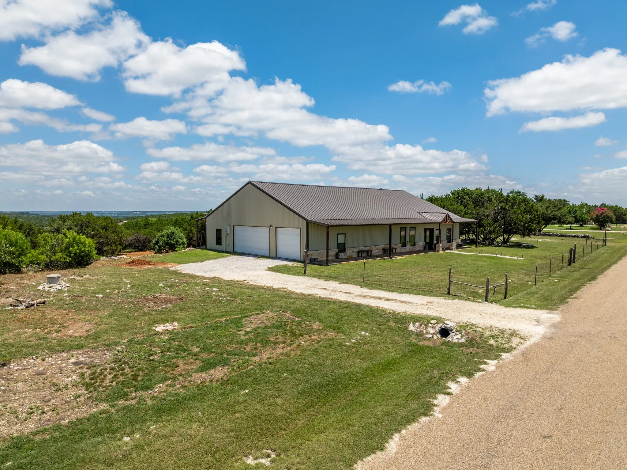 Single Family Residence For Sale in Bosque County , 372 County Road 2547, Meridian, Texas 76665, 4 Bedroom, 3 Bathroom, 3 Garage spaces, 2,800 Sqft, built in 2021, mls#21306569, Real Estate Agent in Meridian, Homes For Sale in Bosque county, Homes For Sale in Meridian, Realtor in Meridian Texas, Real Estate Brokerage Independent Realty Texas, Luminita Cordes Realtor