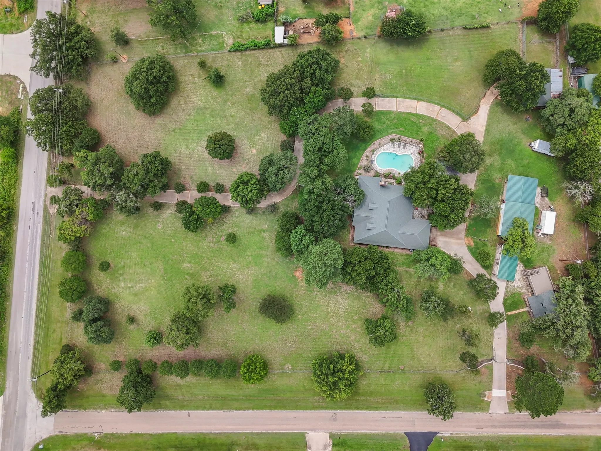 Single Family Residence For Sale in Johnson County , 301 Ryan Avenue, Burleson, Texas 76028, 3 Bedroom, 2 Bathroom, Garage spaces, 2,962 Sqft, built in 1976, mls#21303869, Real Estate Agent in Burleson, Homes For Sale in Johnson county, Homes For Sale in Burleson, Realtor in Burleson Texas, Real Estate Brokerage Independent Realty Texas, Luminita Cordes Realtor