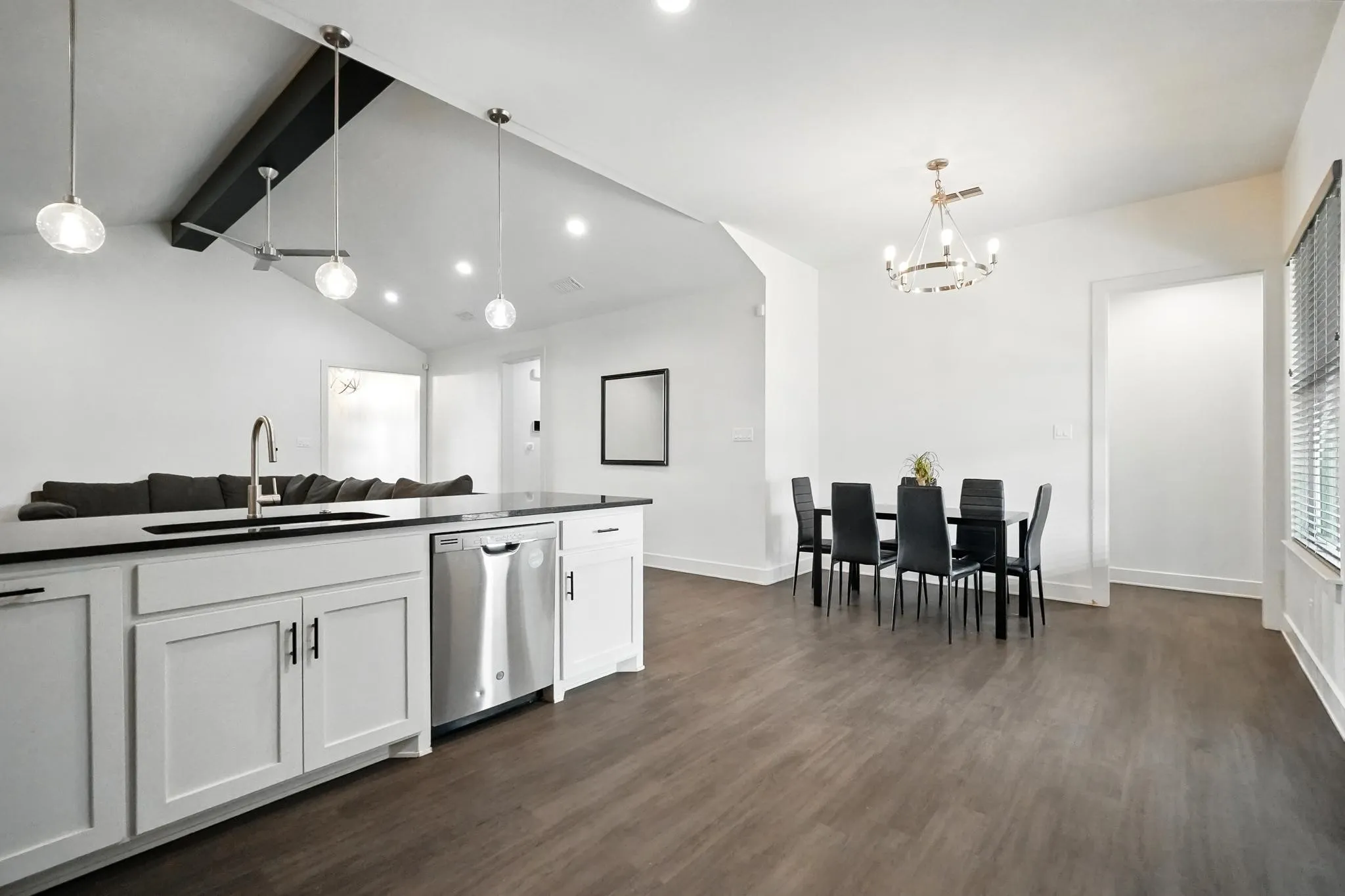 Single Family Residence For Sale in Taylor County , 6502 Stadium Drive, Abilene, Texas 79606, 3 Bedroom, 3 Bathroom, 2 Garage spaces, 2,063 Sqft, built in 2019, mls#21306490, Real Estate Agent in Abilene, Homes For Sale in Taylor county, Homes For Sale in Abilene, Realtor in Abilene Texas, Real Estate Brokerage Independent Realty Texas, Luminita Cordes Realtor