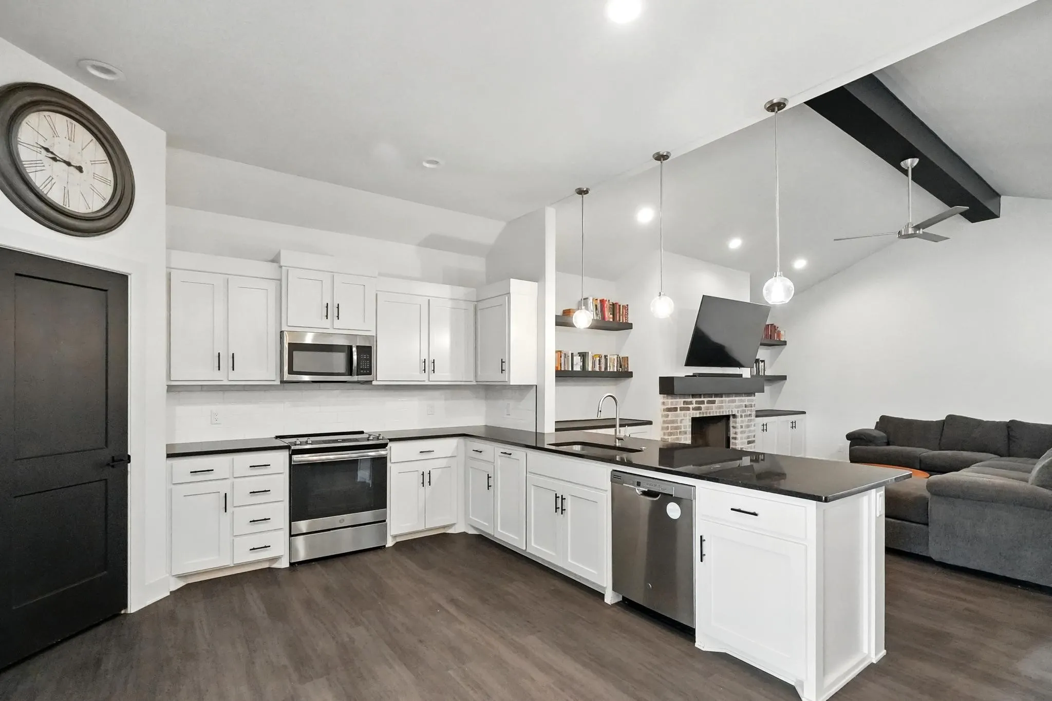 Single Family Residence For Sale in Taylor County , 6502 Stadium Drive, Abilene, Texas 79606, 3 Bedroom, 3 Bathroom, 2 Garage spaces, 2,063 Sqft, built in 2019, mls#21306490, Real Estate Agent in Abilene, Homes For Sale in Taylor county, Homes For Sale in Abilene, Realtor in Abilene Texas, Real Estate Brokerage Independent Realty Texas, Luminita Cordes Realtor
