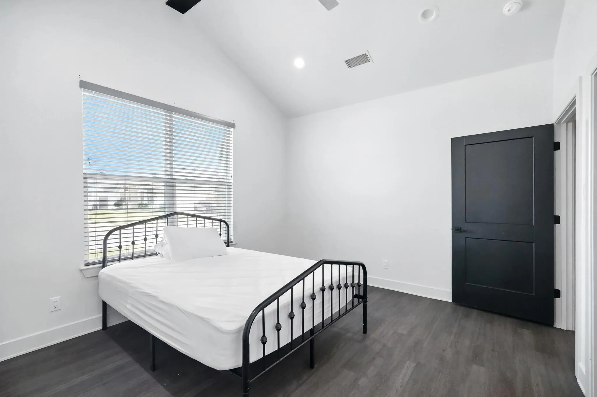 Single Family Residence For Sale in Taylor County , 6502 Stadium Drive, Abilene, Texas 79606, 3 Bedroom, 3 Bathroom, 2 Garage spaces, 2,063 Sqft, built in 2019, mls#21306490, Real Estate Agent in Abilene, Homes For Sale in Taylor county, Homes For Sale in Abilene, Realtor in Abilene Texas, Real Estate Brokerage Independent Realty Texas, Luminita Cordes Realtor