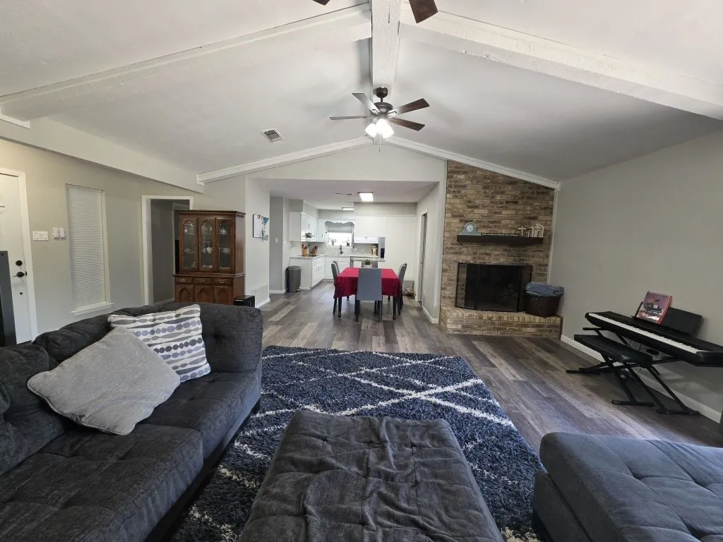 Single Family Residence For Sale in Mc Lennan County , 104 Bowie Lane, Hewitt, Texas 76643, 3 Bedroom, 2 Bathroom, 2 Garage spaces, 1,615 Sqft, built in 1977, mls#21306613, Real Estate Agent in Hewitt, Homes For Sale in Mc Lennan county, Homes For Sale in Hewitt, Realtor in Hewitt Texas, Real Estate Brokerage Independent Realty Texas, Luminita Cordes Realtor