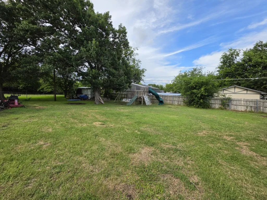 Single Family Residence For Sale in Mc Lennan County , 104 Bowie Lane, Hewitt, Texas 76643, 3 Bedroom, 2 Bathroom, 2 Garage spaces, 1,615 Sqft, built in 1977, mls#21306613, Real Estate Agent in Hewitt, Homes For Sale in Mc Lennan county, Homes For Sale in Hewitt, Realtor in Hewitt Texas, Real Estate Brokerage Independent Realty Texas, Luminita Cordes Realtor