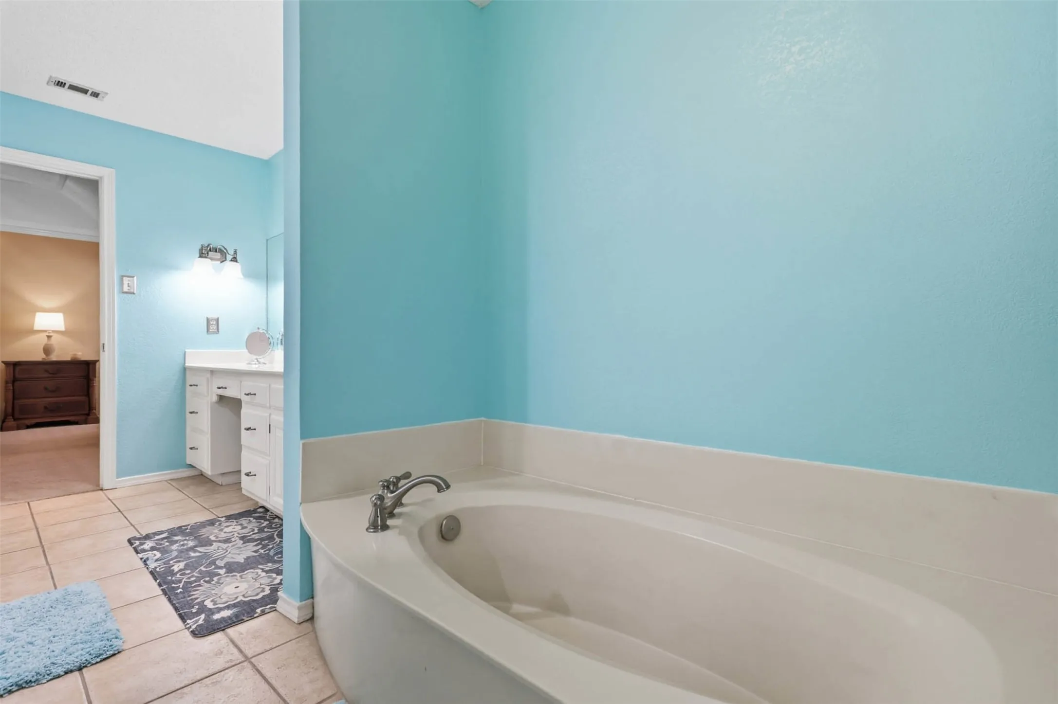 Single Family Residence For Sale in Tarrant County , 7212 Big Bear Lake Drive, Arlington, Texas 76016, 4 Bedroom, 3 Bathroom, 2 Garage spaces, 2,832 Sqft, built in 1983, mls#21305606, Real Estate Agent in Arlington, Homes For Sale in Tarrant county, Homes For Sale in Arlington, Realtor in Arlington Texas, Real Estate Brokerage Independent Realty Texas, Luminita Cordes Realtor