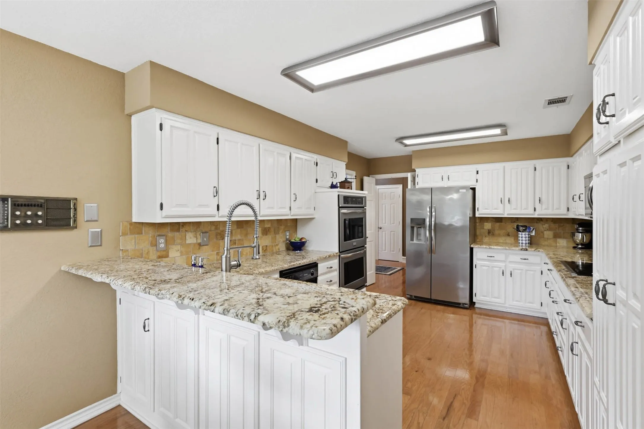 Single Family Residence For Sale in Tarrant County , 7212 Big Bear Lake Drive, Arlington, Texas 76016, 4 Bedroom, 3 Bathroom, 2 Garage spaces, 2,832 Sqft, built in 1983, mls#21305606, Real Estate Agent in Arlington, Homes For Sale in Tarrant county, Homes For Sale in Arlington, Realtor in Arlington Texas, Real Estate Brokerage Independent Realty Texas, Luminita Cordes Realtor