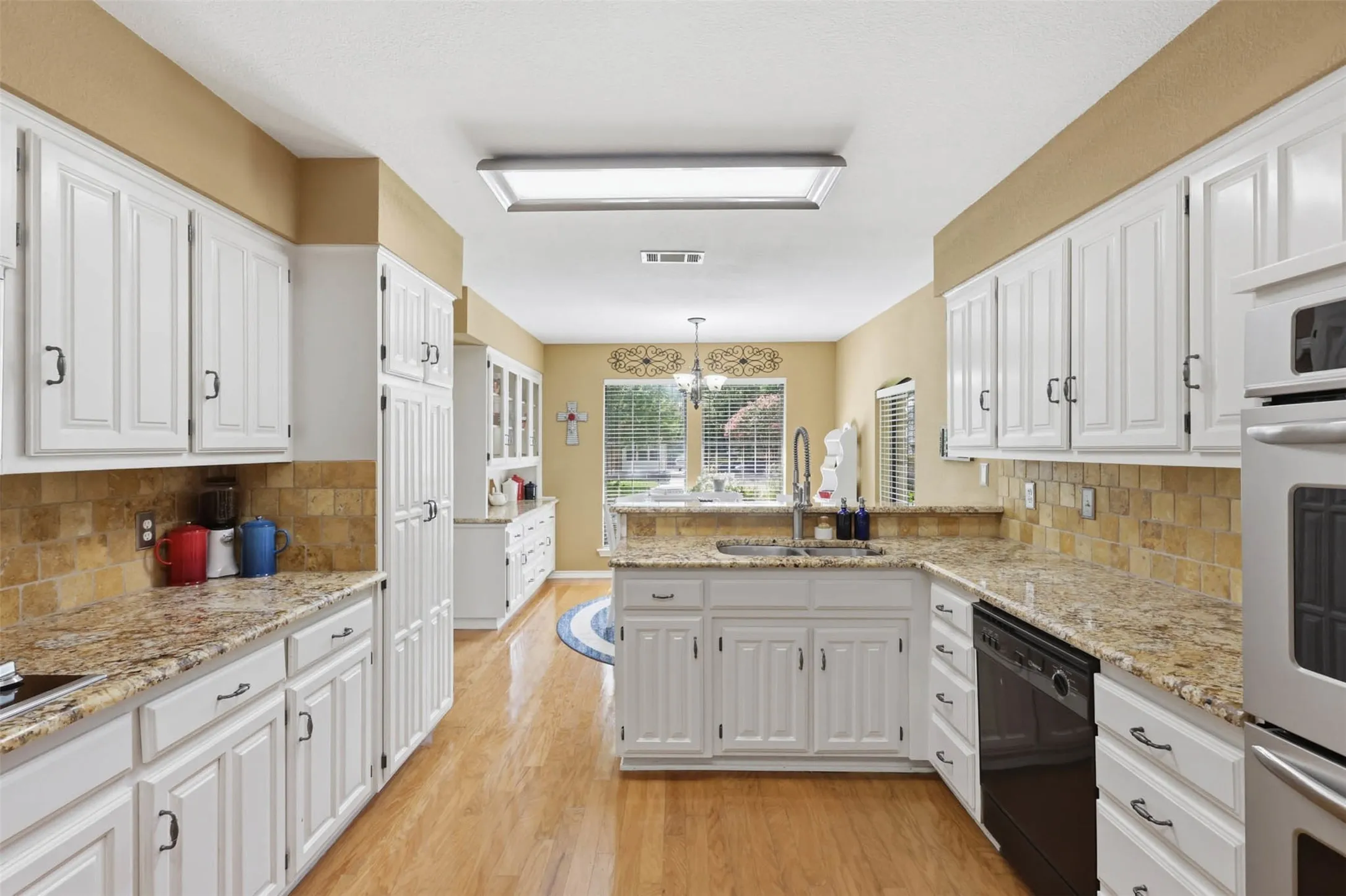 Single Family Residence For Sale in Tarrant County , 7212 Big Bear Lake Drive, Arlington, Texas 76016, 4 Bedroom, 3 Bathroom, 2 Garage spaces, 2,832 Sqft, built in 1983, mls#21305606, Real Estate Agent in Arlington, Homes For Sale in Tarrant county, Homes For Sale in Arlington, Realtor in Arlington Texas, Real Estate Brokerage Independent Realty Texas, Luminita Cordes Realtor