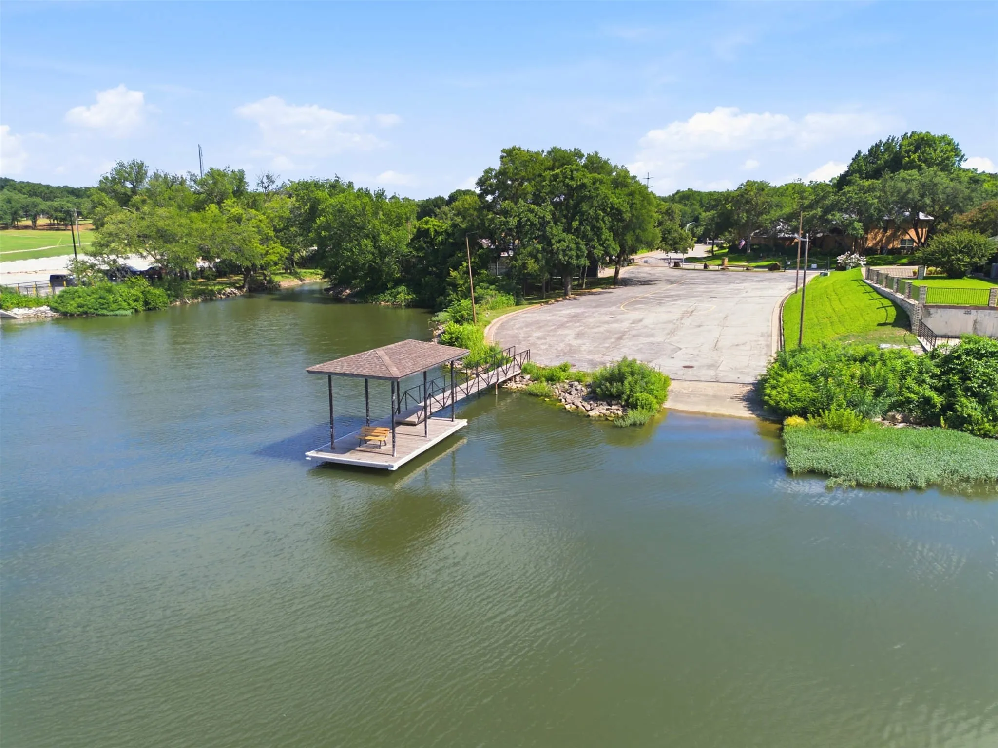 Single Family Residence For Sale in Tarrant County , 7212 Big Bear Lake Drive, Arlington, Texas 76016, 4 Bedroom, 3 Bathroom, 2 Garage spaces, 2,832 Sqft, built in 1983, mls#21305606, Real Estate Agent in Arlington, Homes For Sale in Tarrant county, Homes For Sale in Arlington, Realtor in Arlington Texas, Real Estate Brokerage Independent Realty Texas, Luminita Cordes Realtor