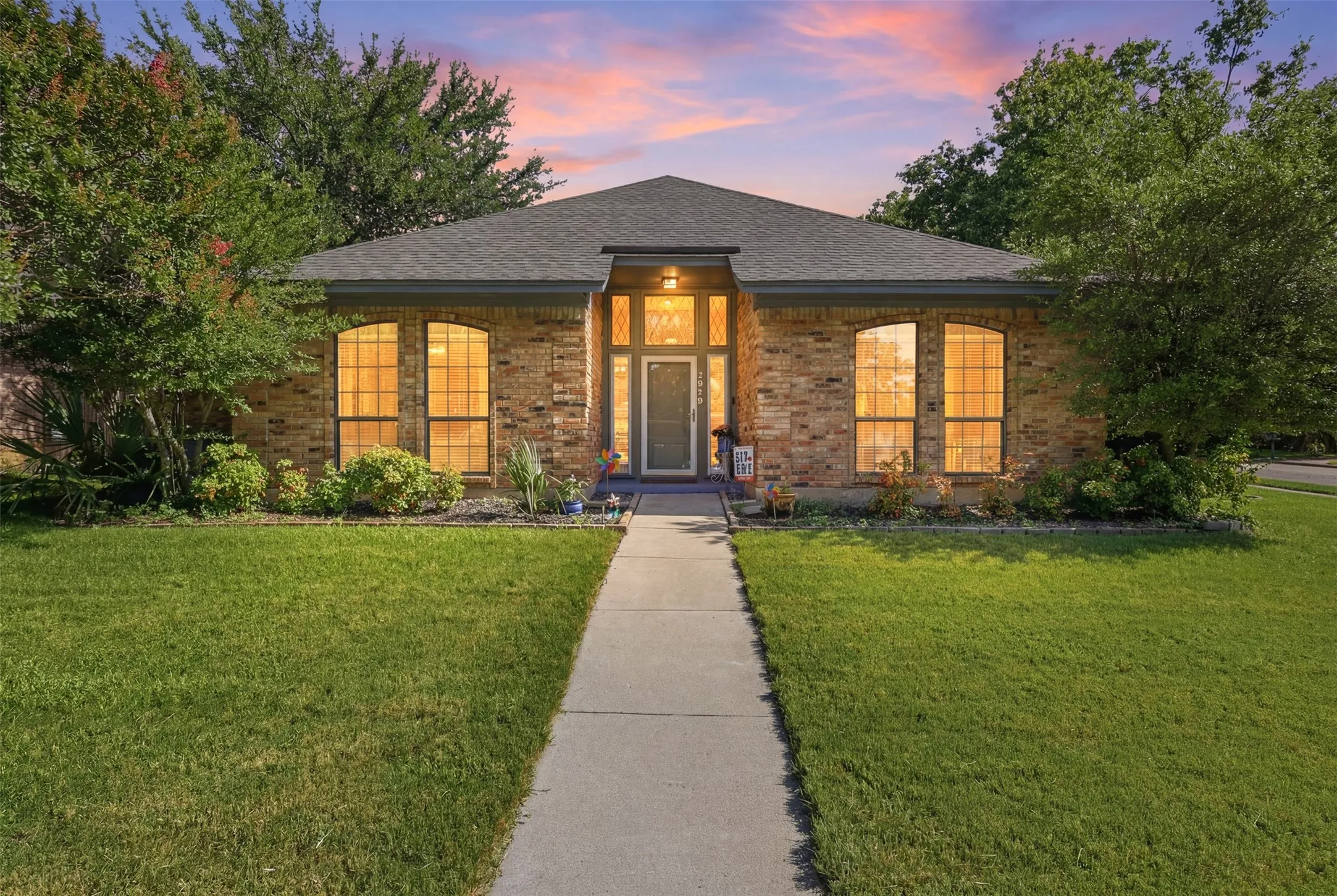 Single Family Residence For Sale in Tarrant County , 7212 Big Bear Lake Drive, Arlington, Texas 76016, 4 Bedroom, 3 Bathroom, 2 Garage spaces, 2,832 Sqft, built in 1983, mls#21305606, Real Estate Agent in Arlington, Homes For Sale in Tarrant county, Homes For Sale in Arlington, Realtor in Arlington Texas, Real Estate Brokerage Independent Realty Texas, Luminita Cordes Realtor
