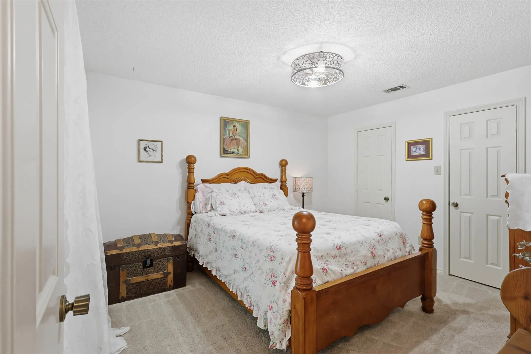 Single Family Residence For Sale in Tarrant County , 7212 Big Bear Lake Drive, Arlington, Texas 76016, 4 Bedroom, 3 Bathroom, 2 Garage spaces, 2,832 Sqft, built in 1983, mls#21305606, Real Estate Agent in Arlington, Homes For Sale in Tarrant county, Homes For Sale in Arlington, Realtor in Arlington Texas, Real Estate Brokerage Independent Realty Texas, Luminita Cordes Realtor
